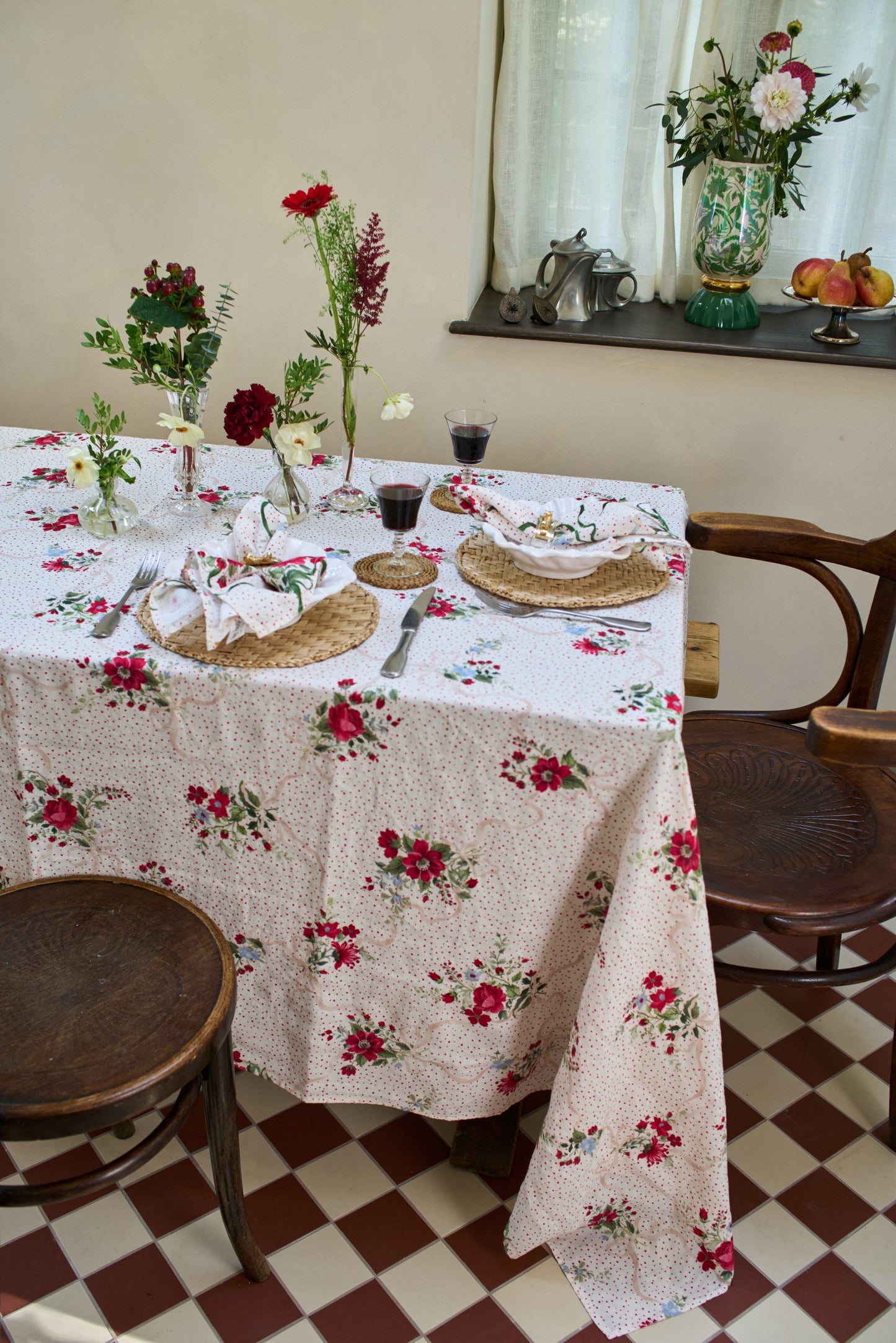 Winter Bouquet Tablecloth Ivory Bows