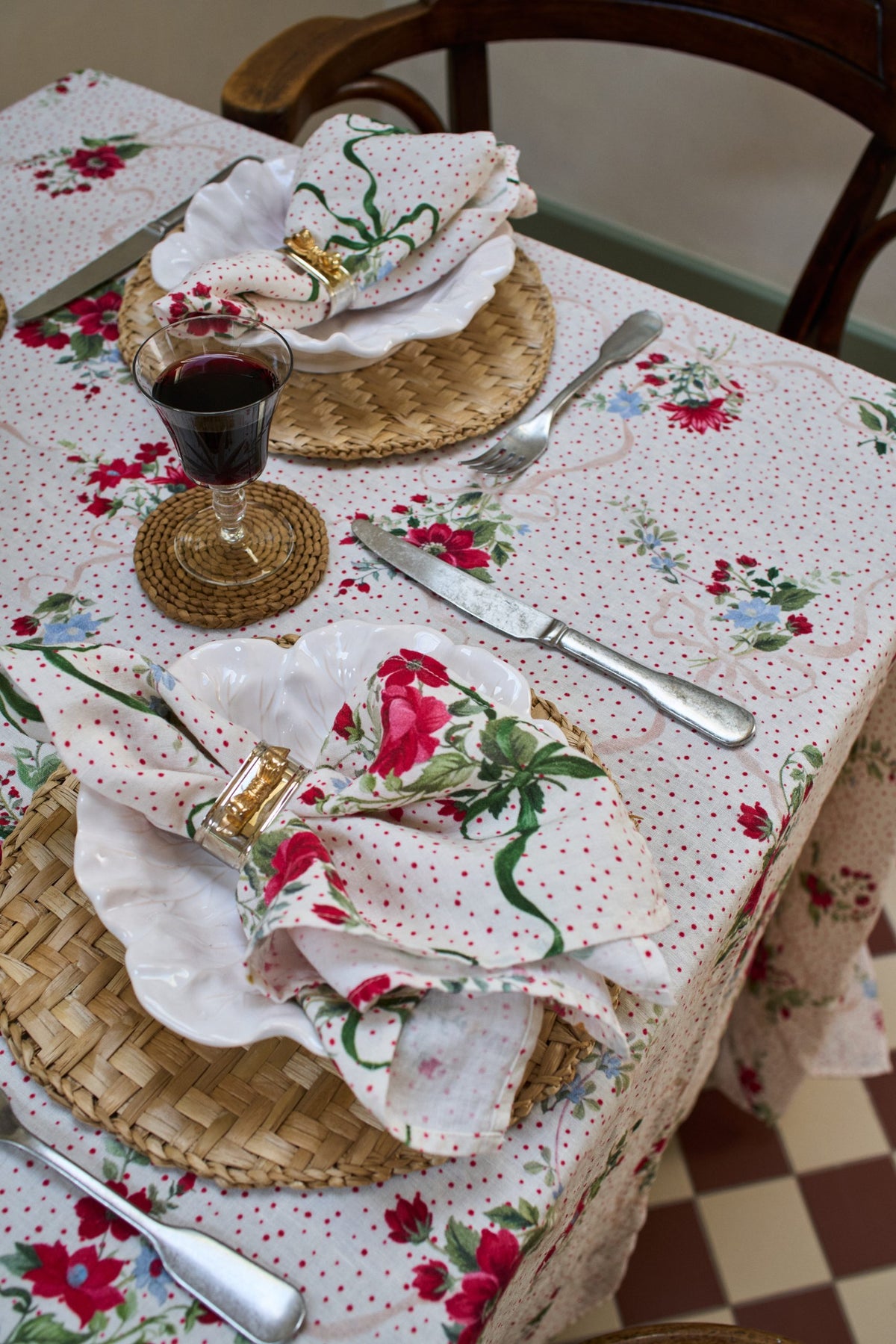 Winter Bouquet Tablecloth Ivory Bows