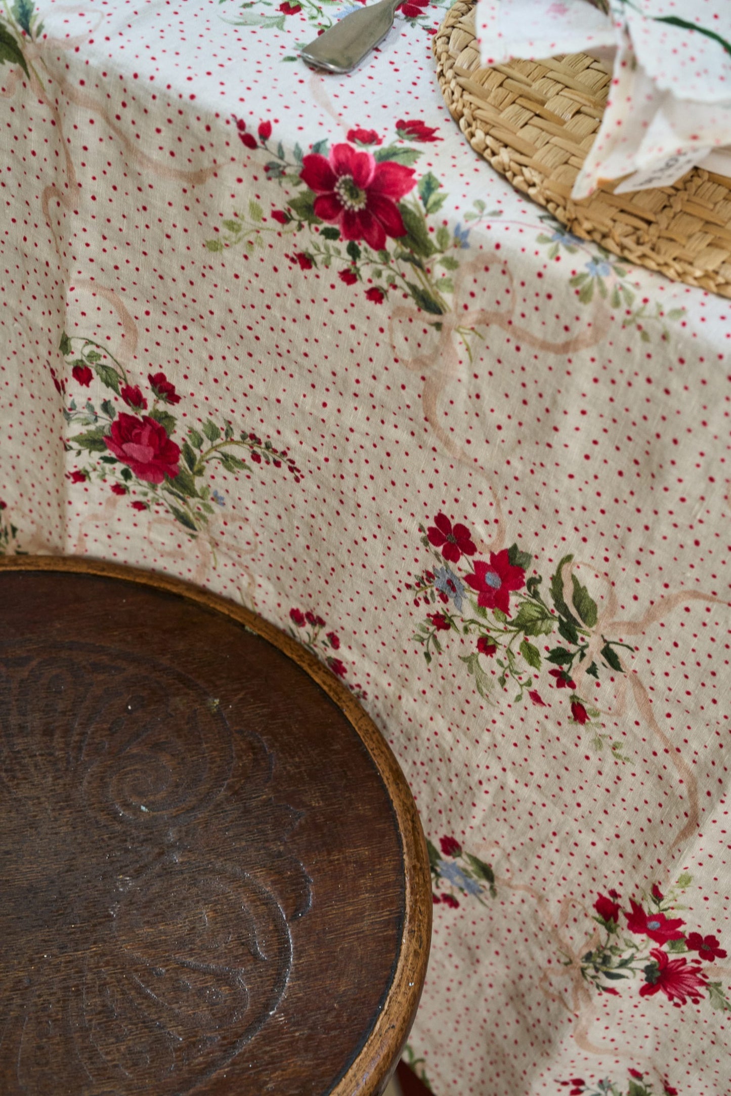 Winter Bouquet Tablecloth Ivory Bows