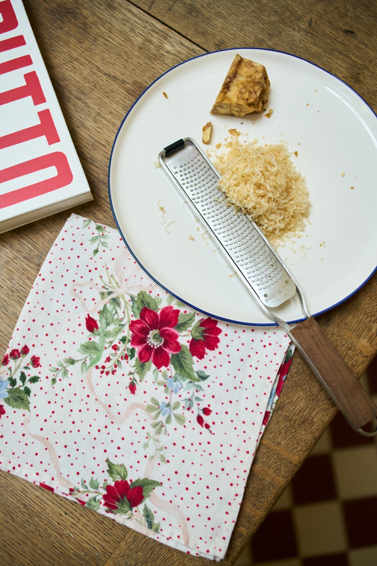Winter Bouquet Ivory Bows Linen Napkin