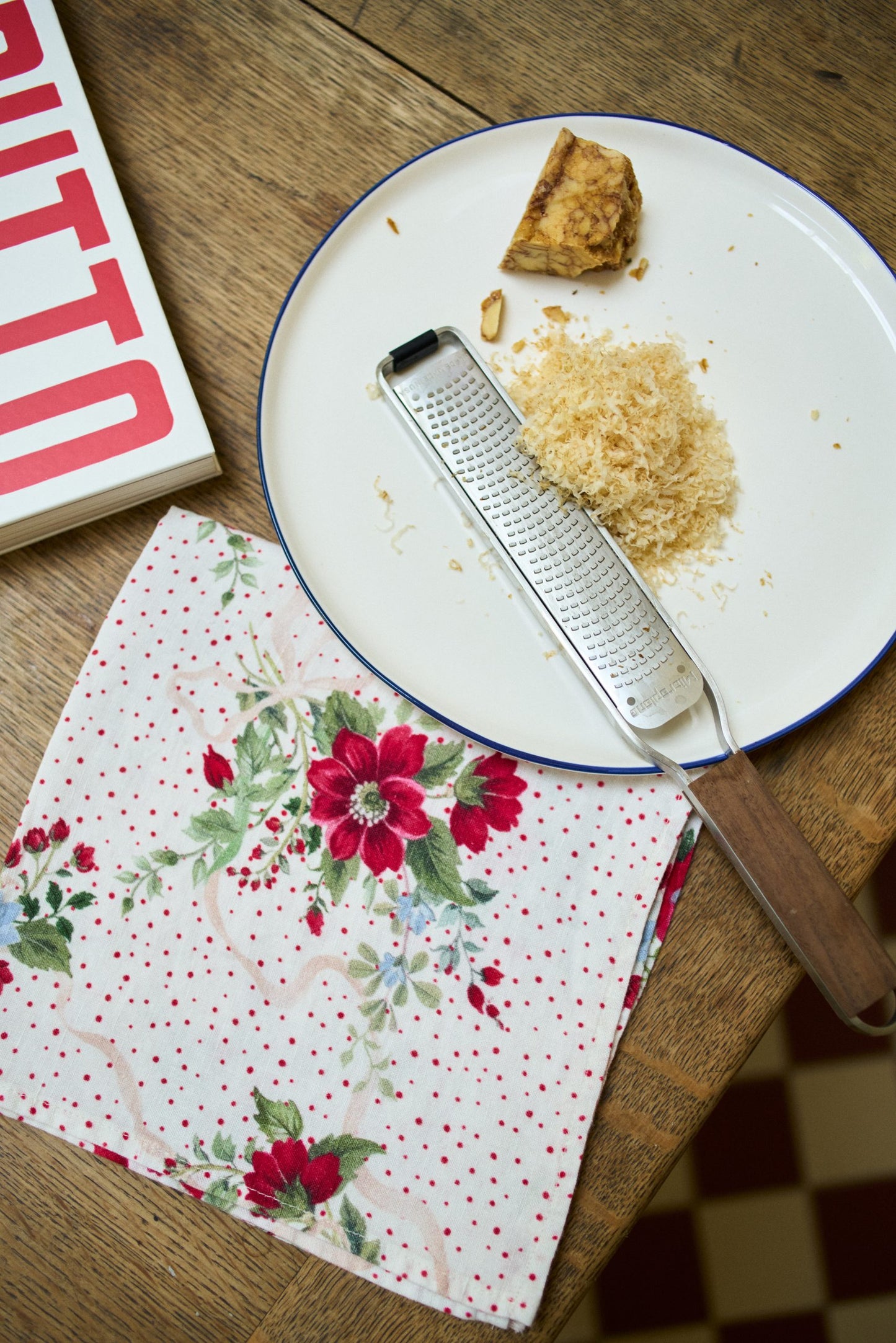Winter Bouquet Ivory Bows Linen Napkin