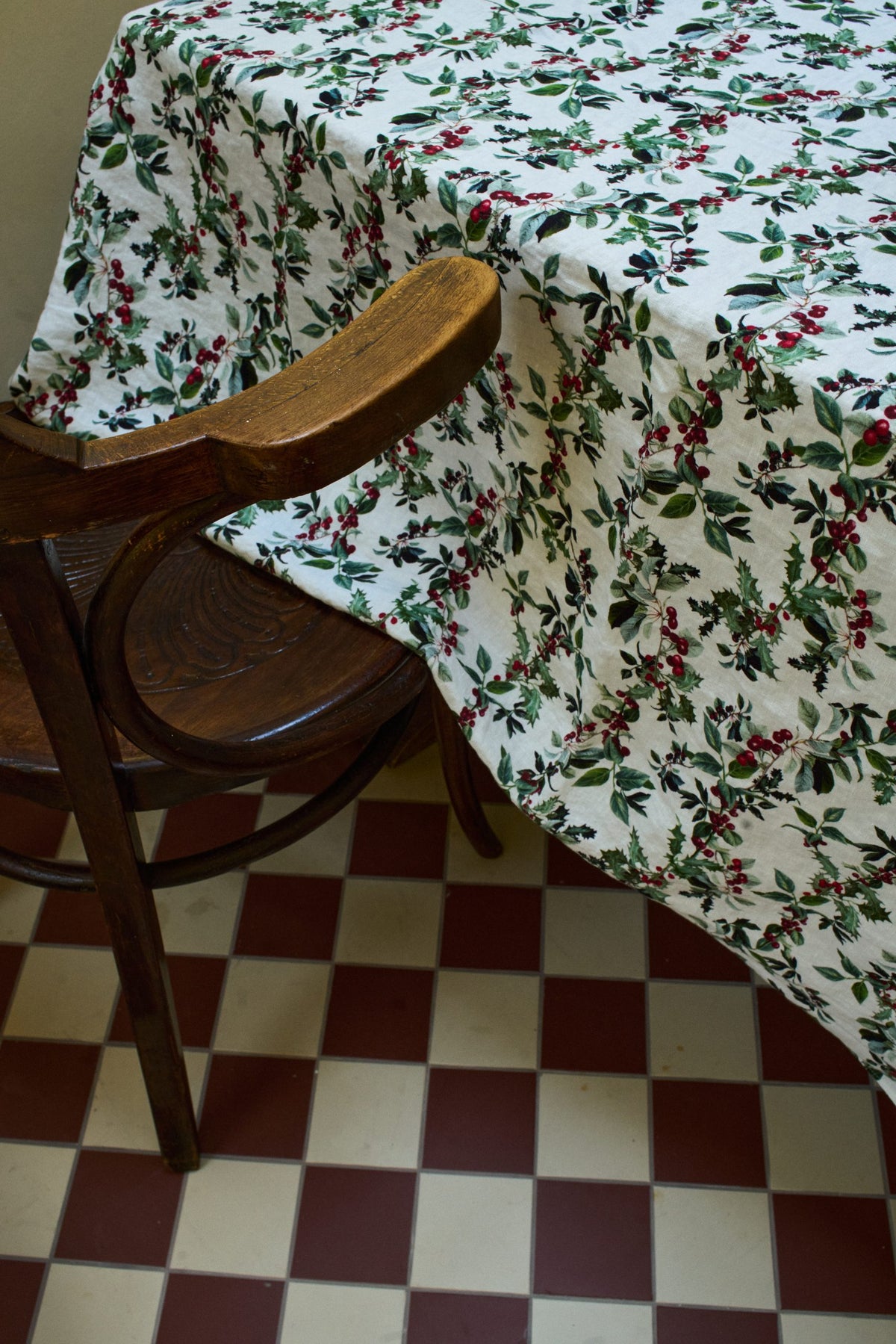 Holly Linen Tablecloth
