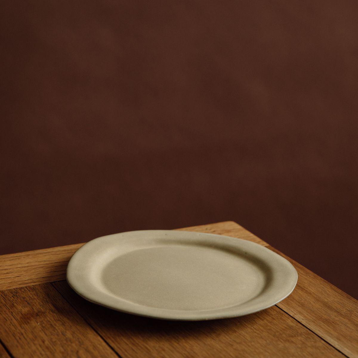Yukina Omori Flat plate (Light Beige / Dark Beige)