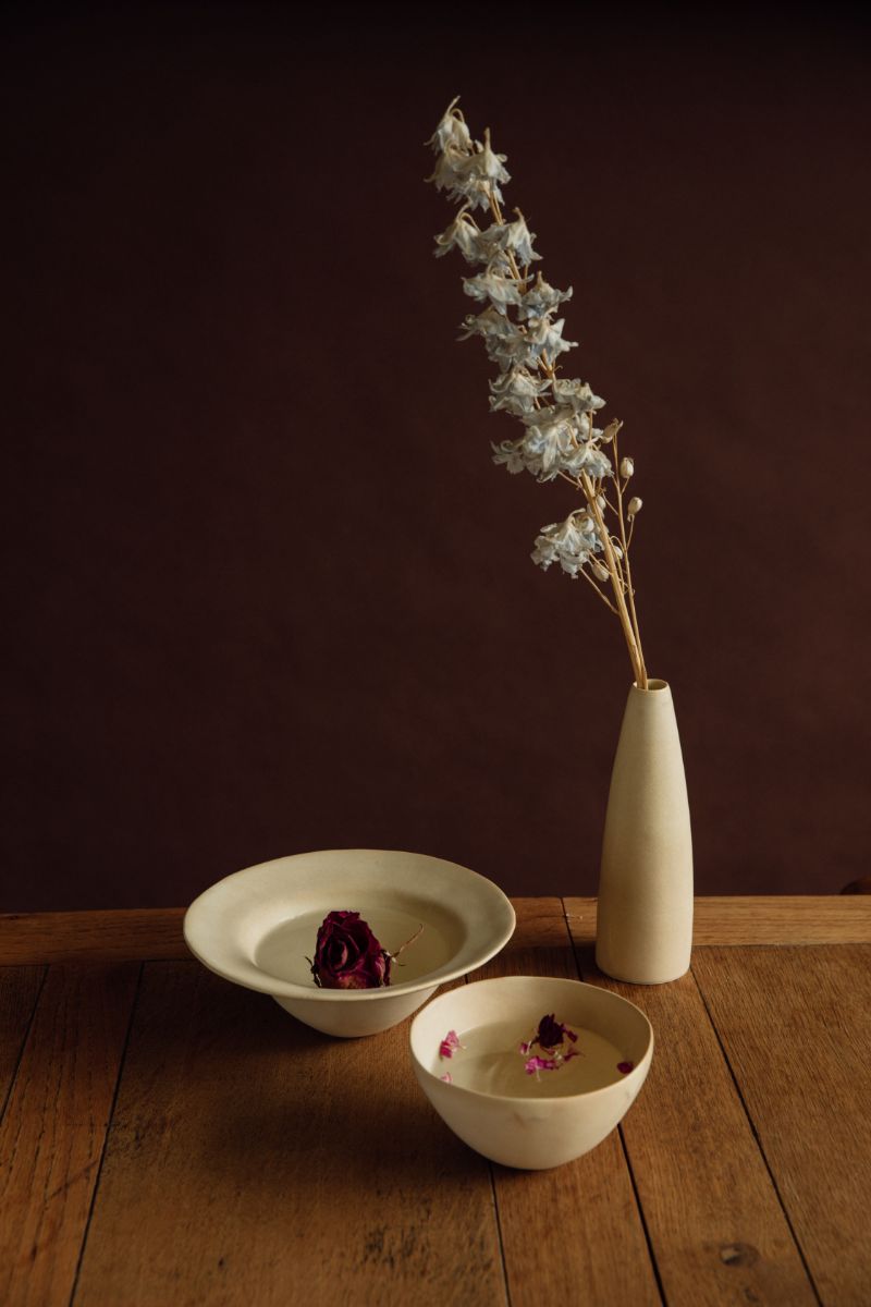 Yukina Omori Tall Vase (Light Beige / Dark Beige)