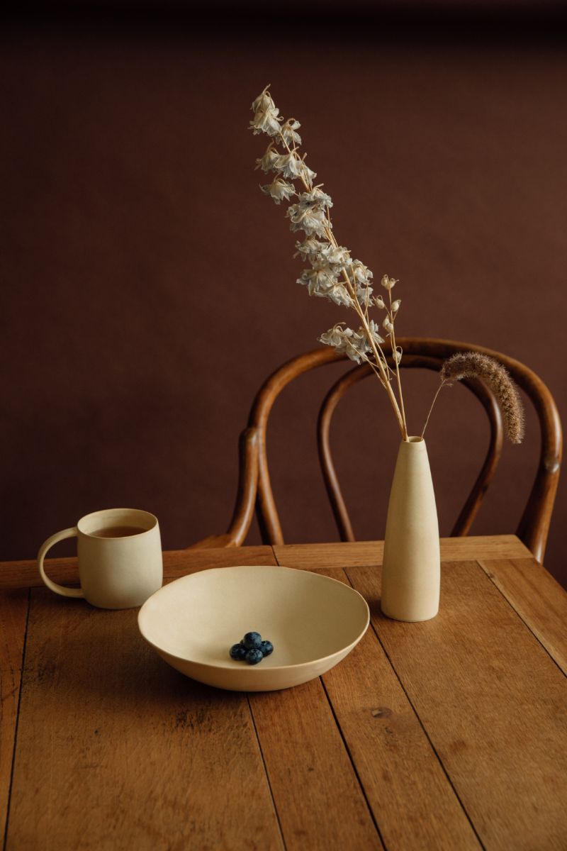 Yukina Omori Tall Vase (Light Beige / Dark Beige)