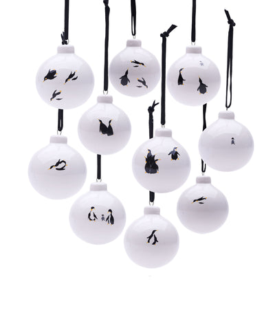 AB_WADDLE_PENGUIN_BAUBLE_DETAILS.jpg