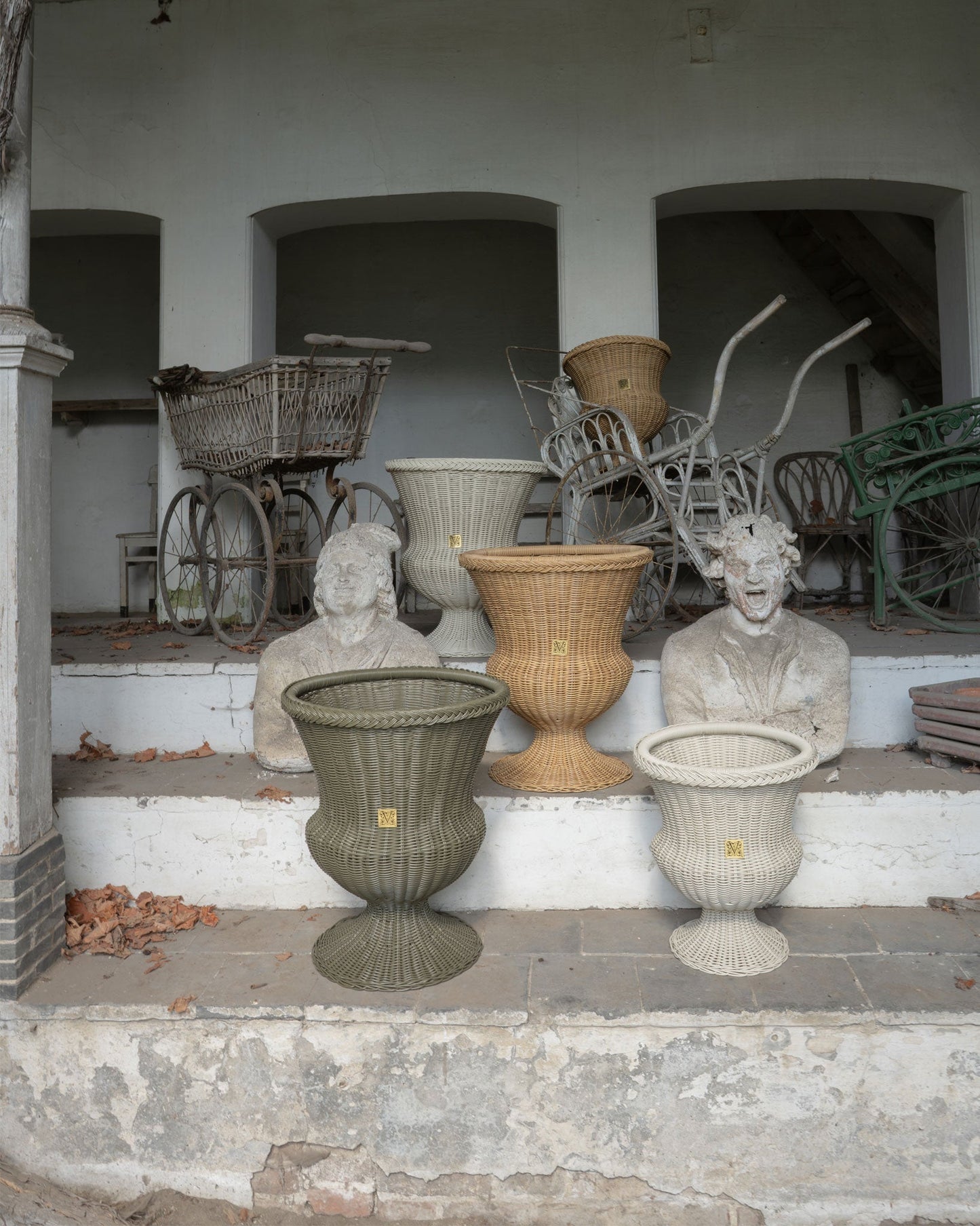 MEDICI Vase with Pedestal, Natural