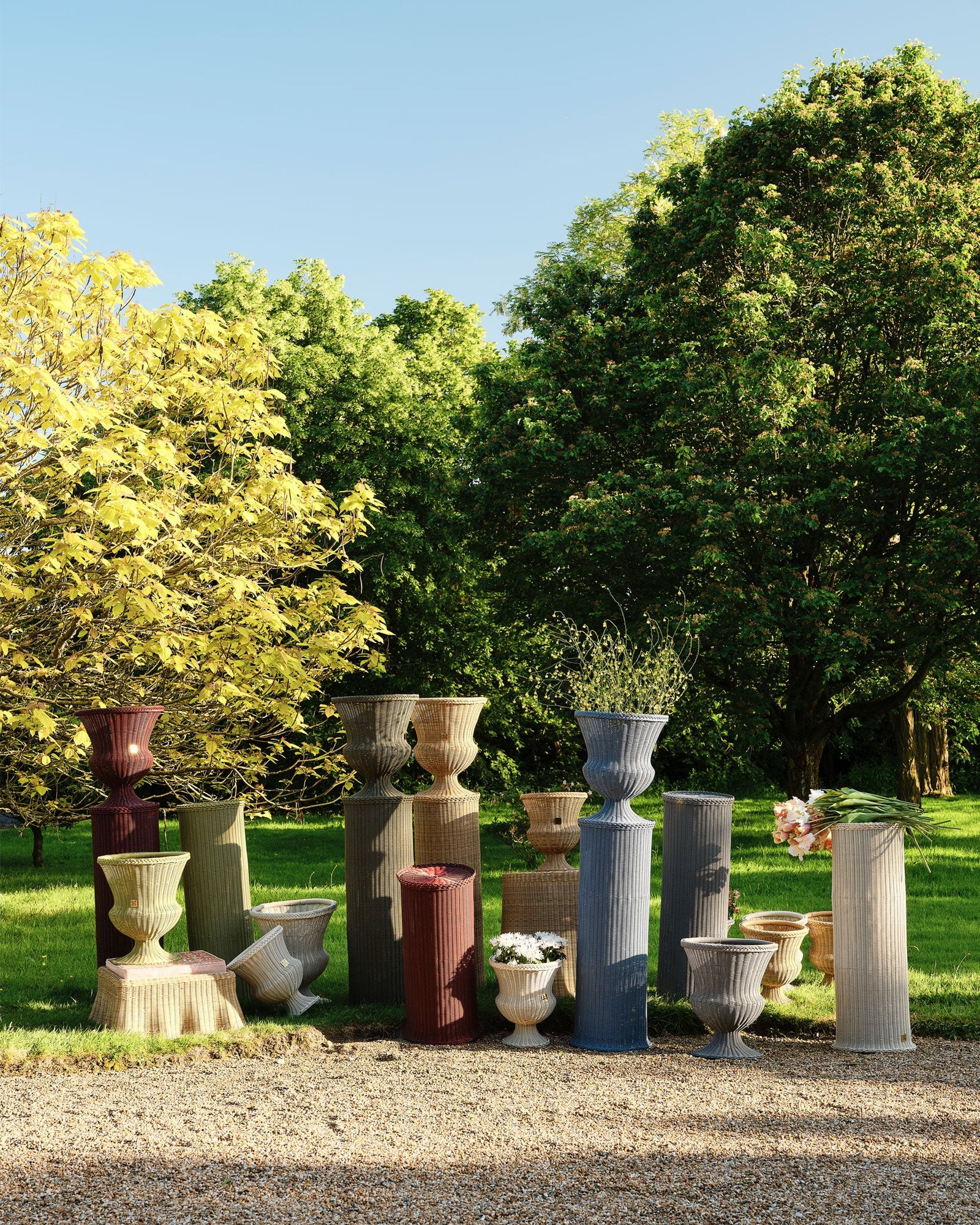 MEDICI Vase with Pedestal, Bordeaux Red