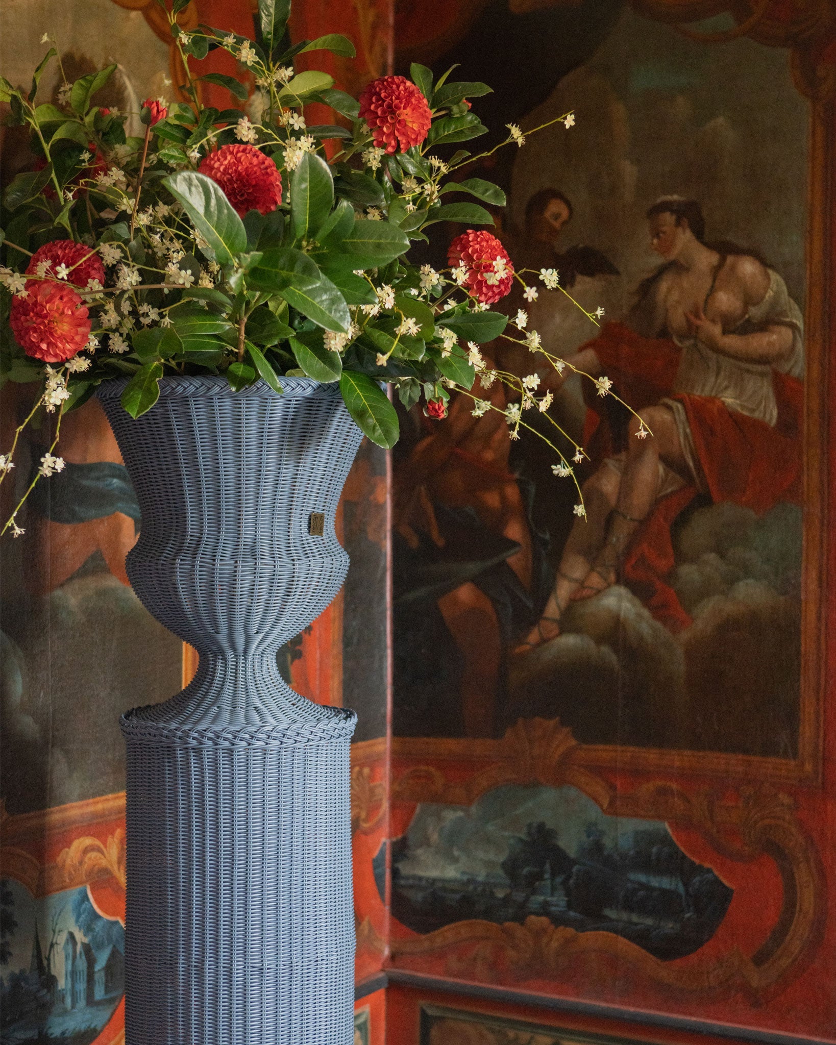 MEDICI Vase with Pedestal, Dove Blue