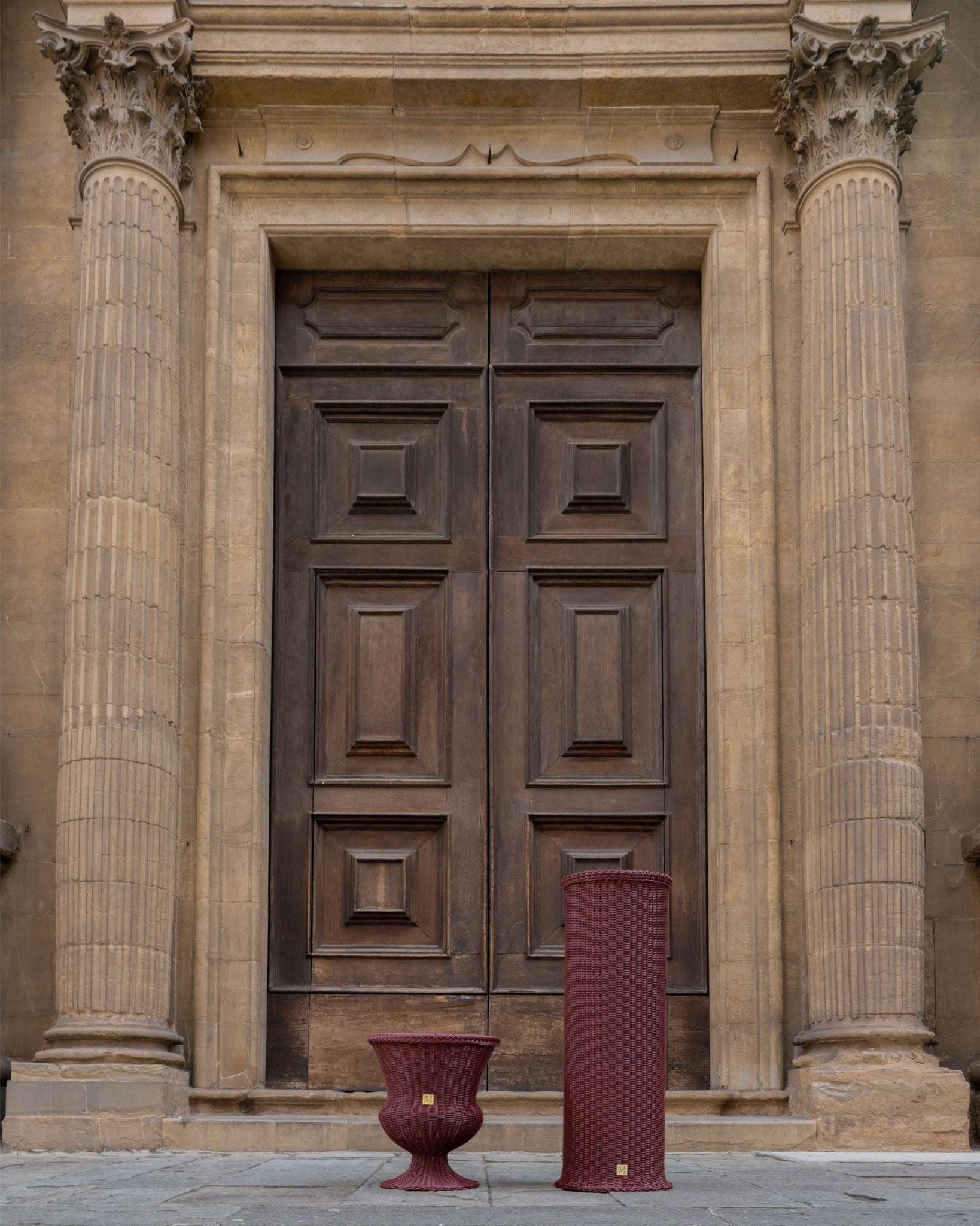 MEDICI Vase with Pedestal, Bordeaux Red