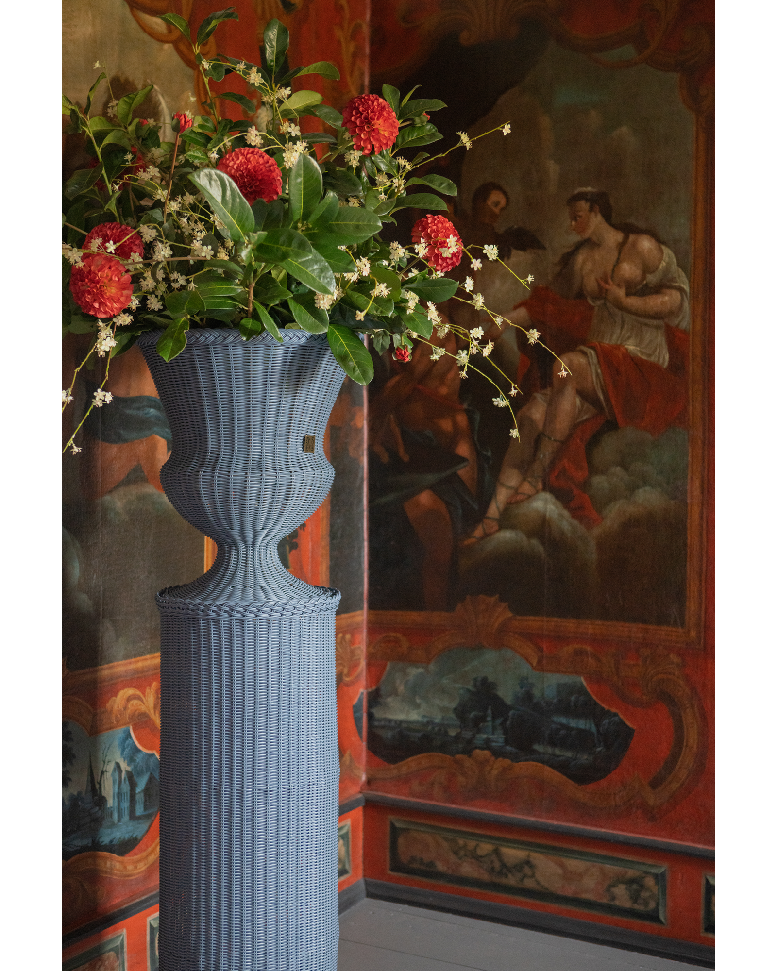 MEDICI Vase with Pedestal, Dove Blue