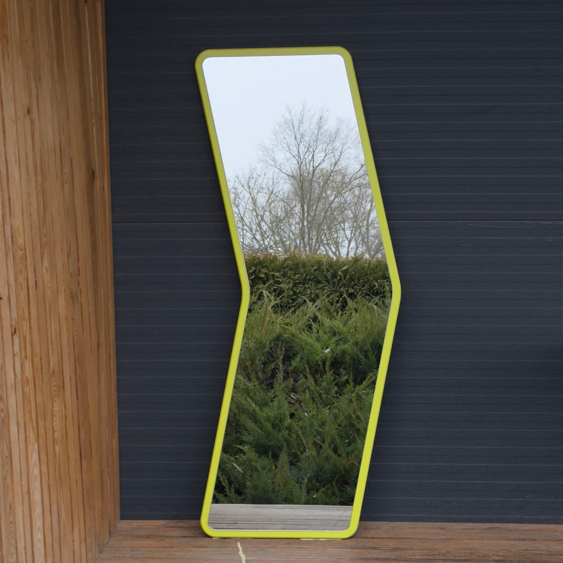 Bold Contemporary Full Length Mirror – Arrow 6 by oitoproducts