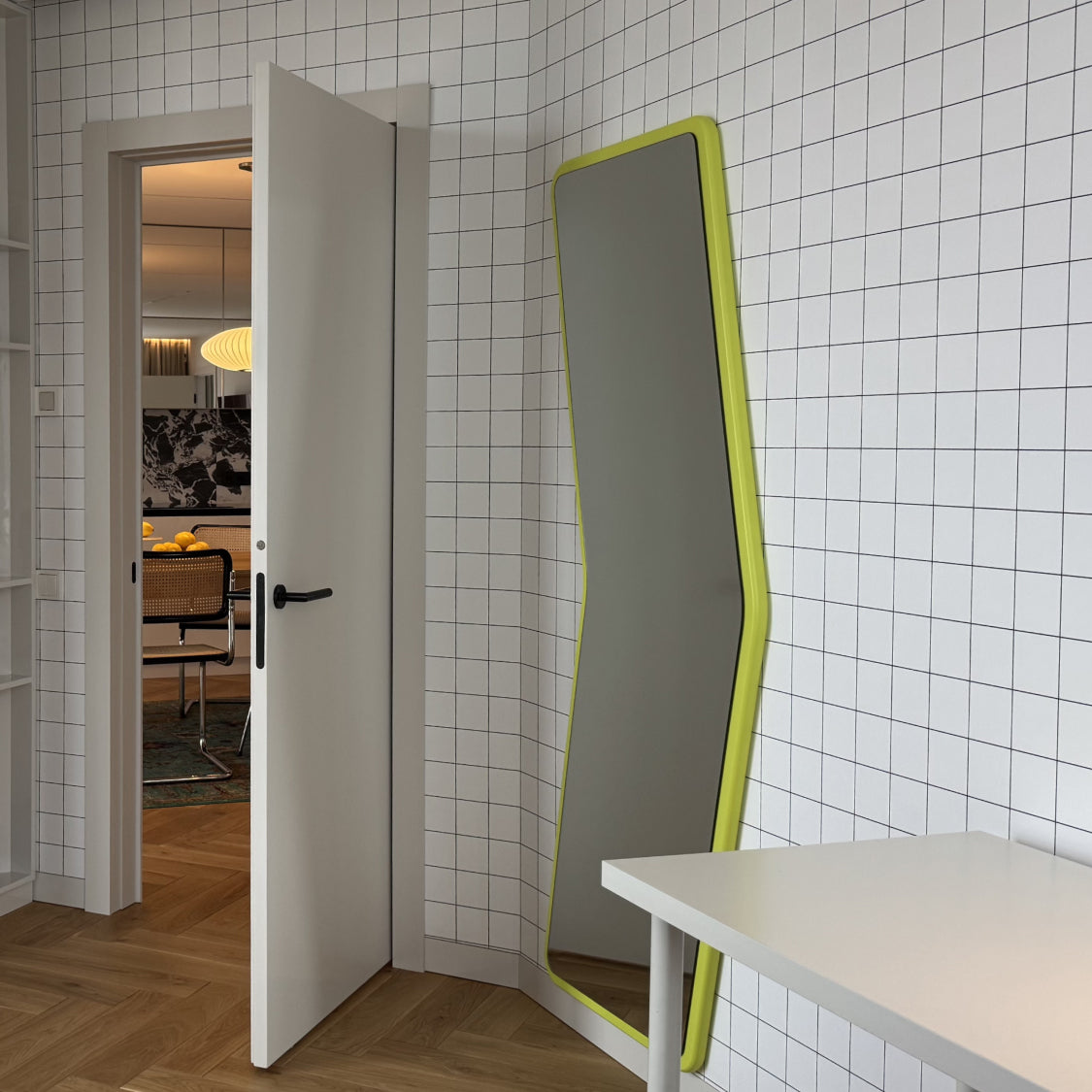 Bold Contemporary Full Length Mirror – Arrow 6 by oitoproducts
