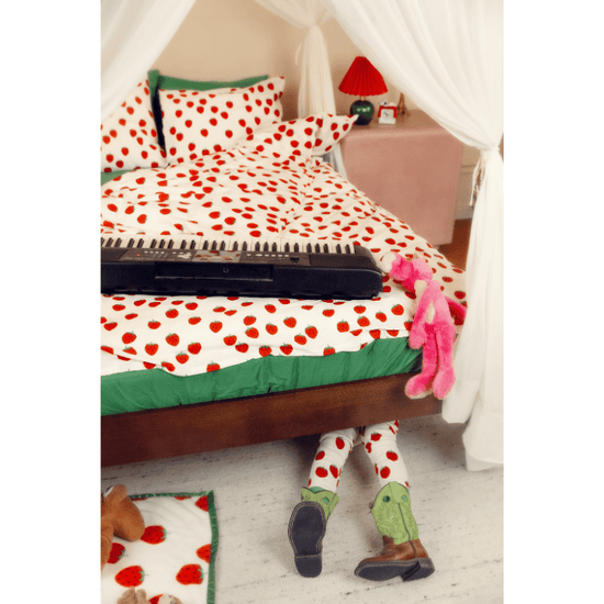 Child's Strawberry Print Fleece Bedspread