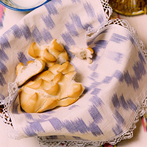 Bread loaf on a placemat with bobbinlace - lifestyle