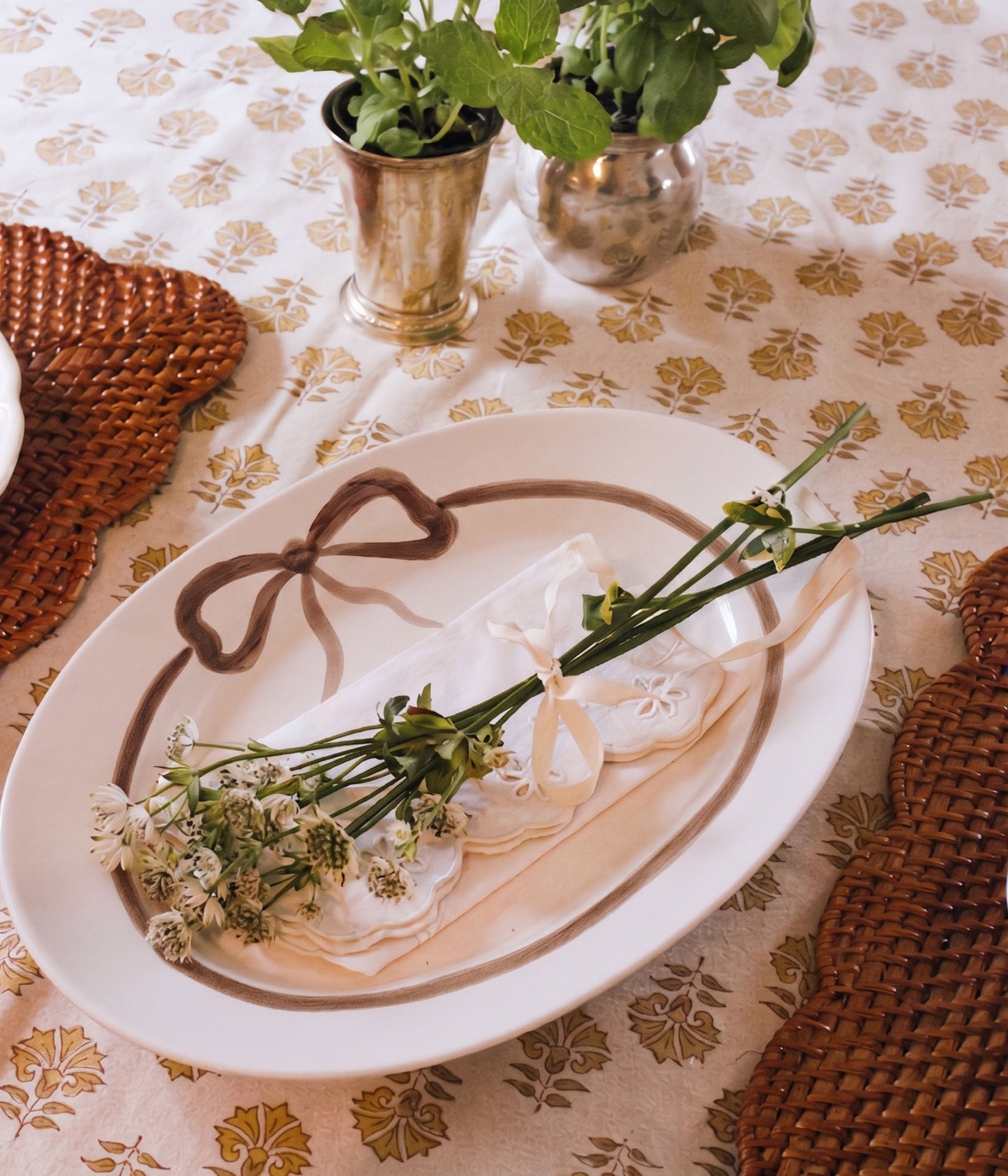 Bow Serving Plate - Brown 38.5x26 cm