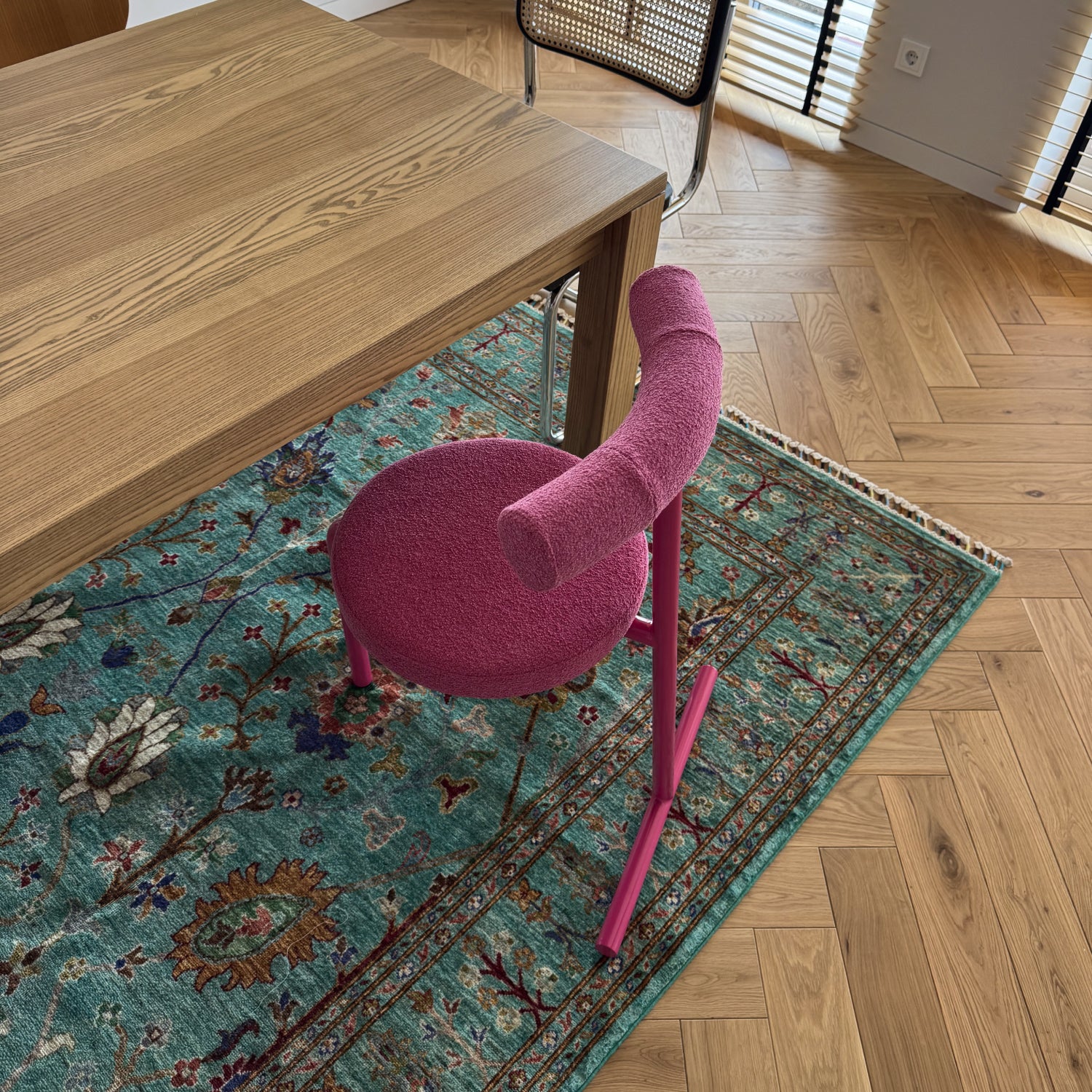 Eater - Upholstered Minimalist Iconic  Chair