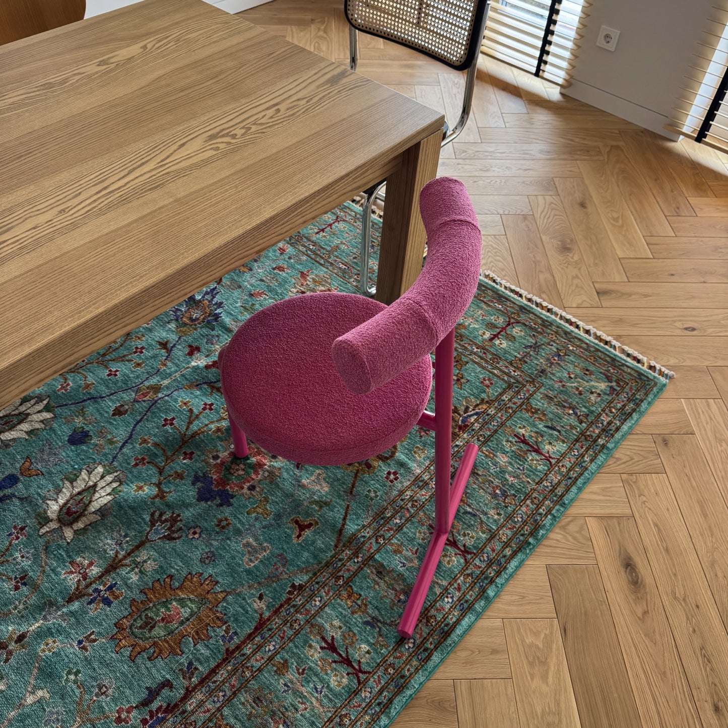 Eater - Upholstered Minimalist Iconic  Chair