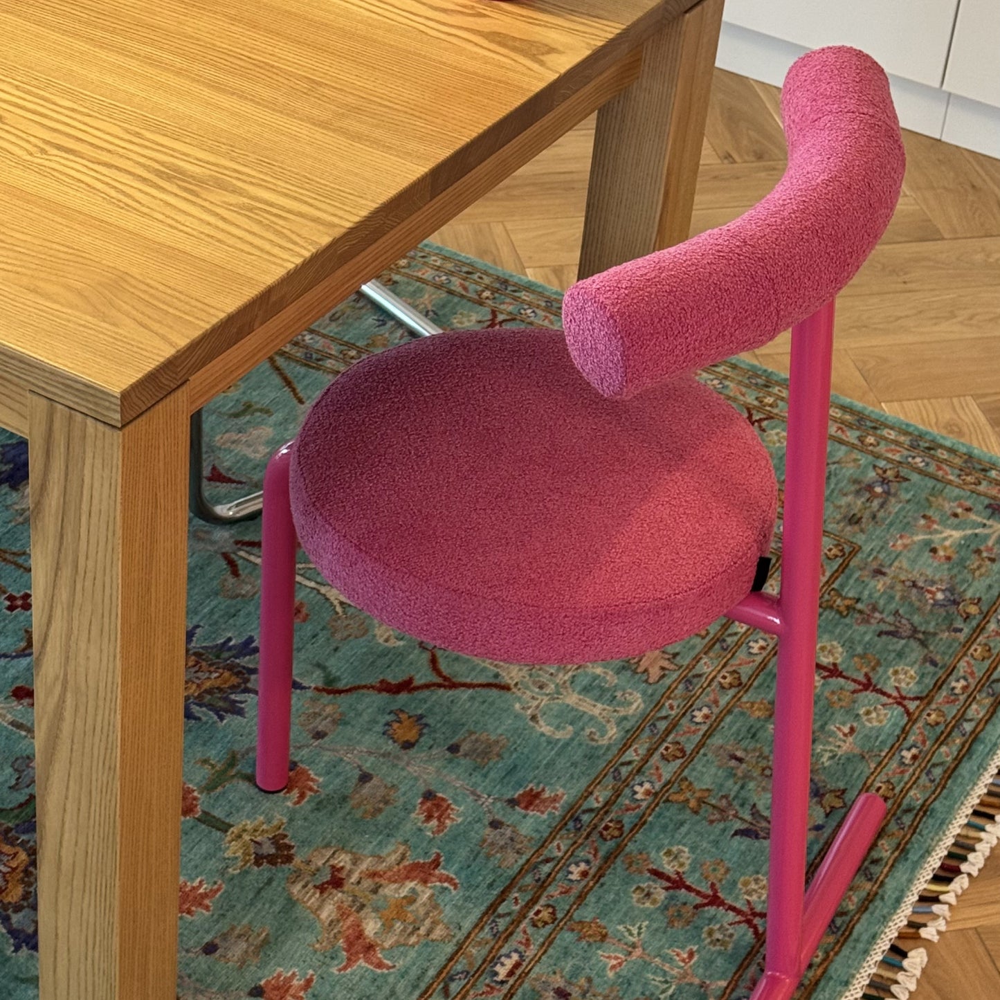Eater - Upholstered Minimalist Iconic  Chair