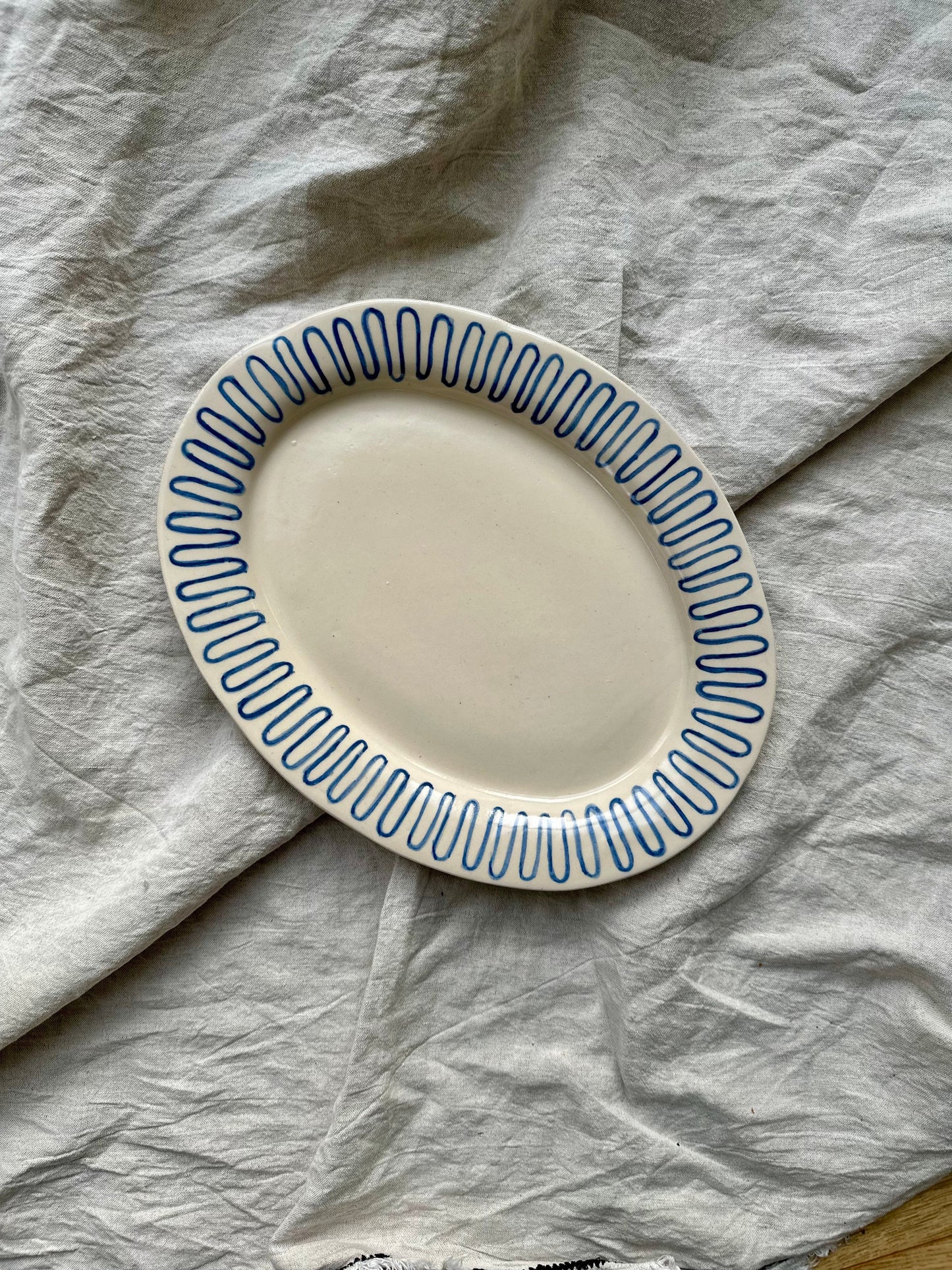 medium wiggle platter blue.jpg