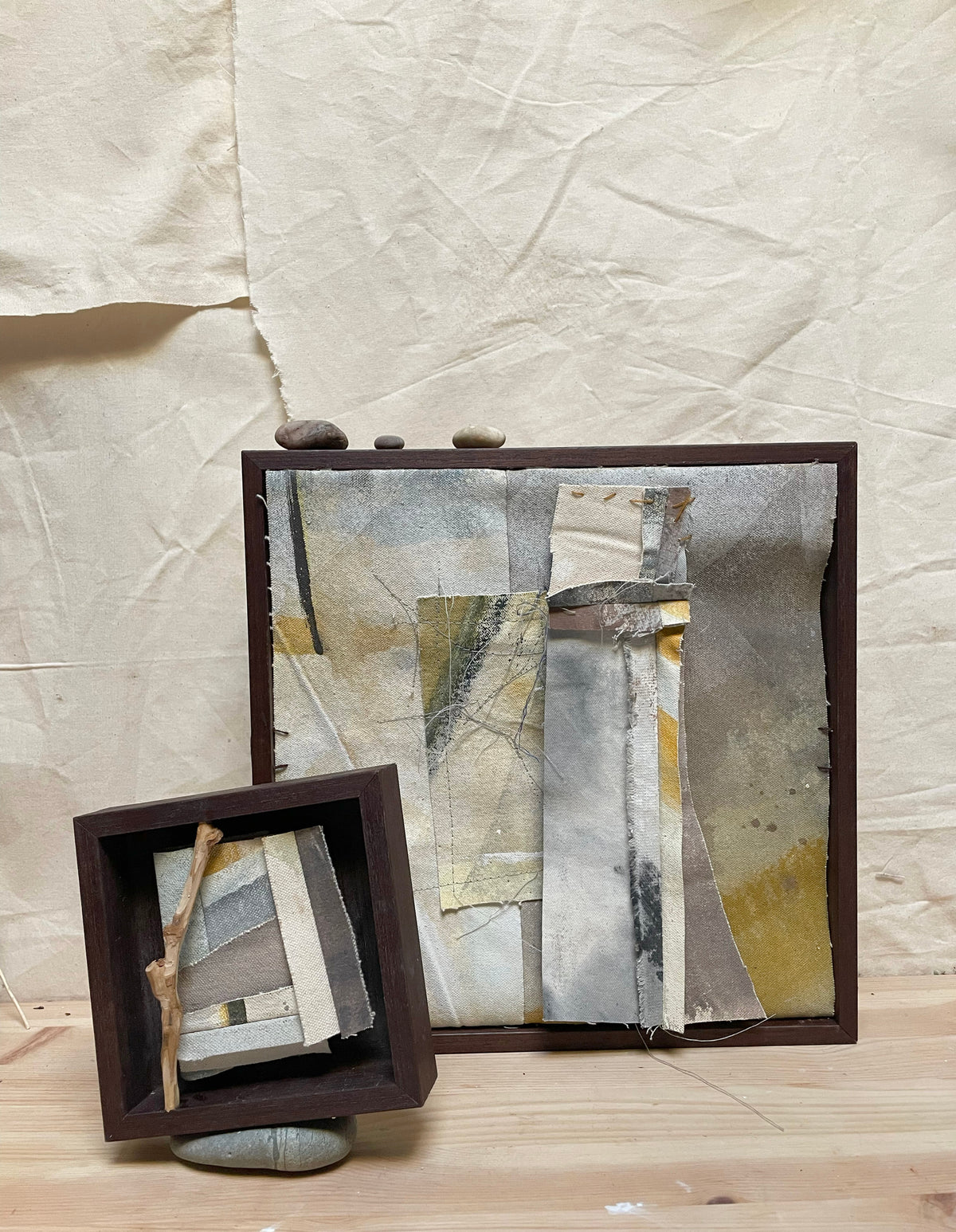 Hilos suspendidos-Adriana Jaros-Acrylic and natural pigments on recycled fabric sewn toget