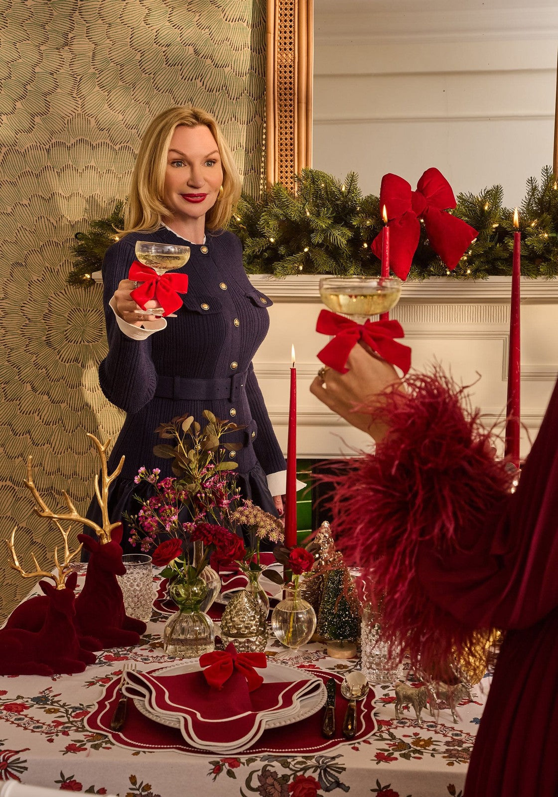 Holly Golden Accent Garland