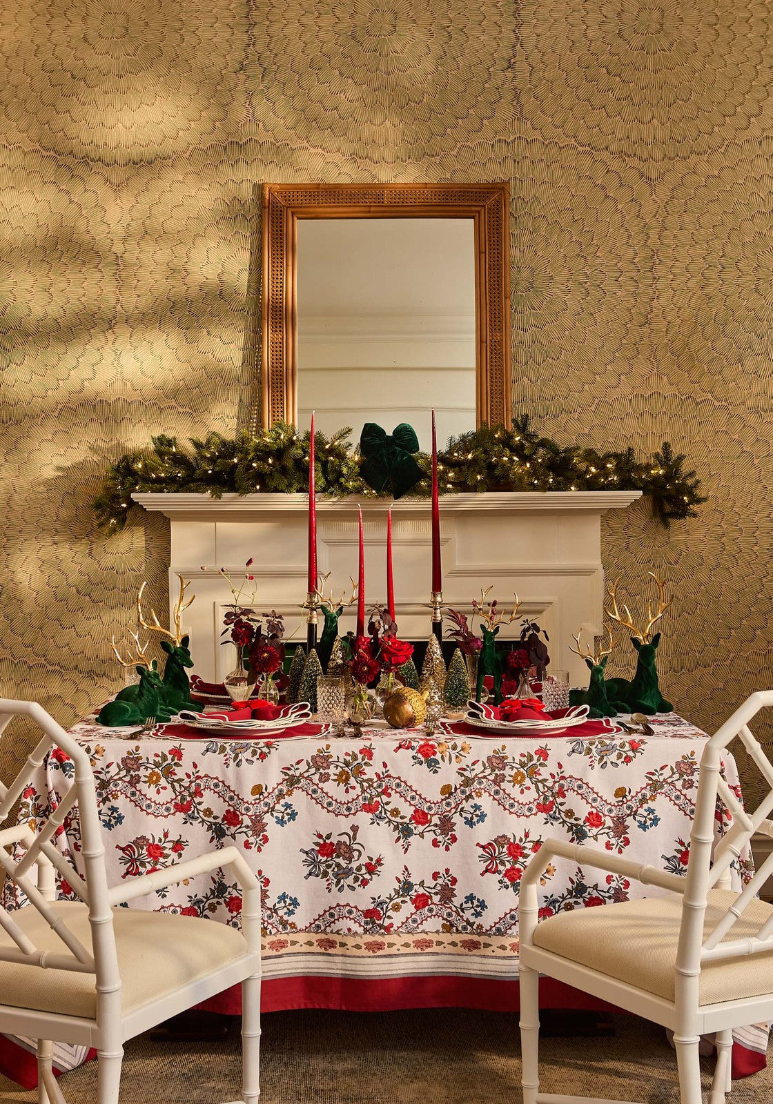 Holly Golden Accent Garland