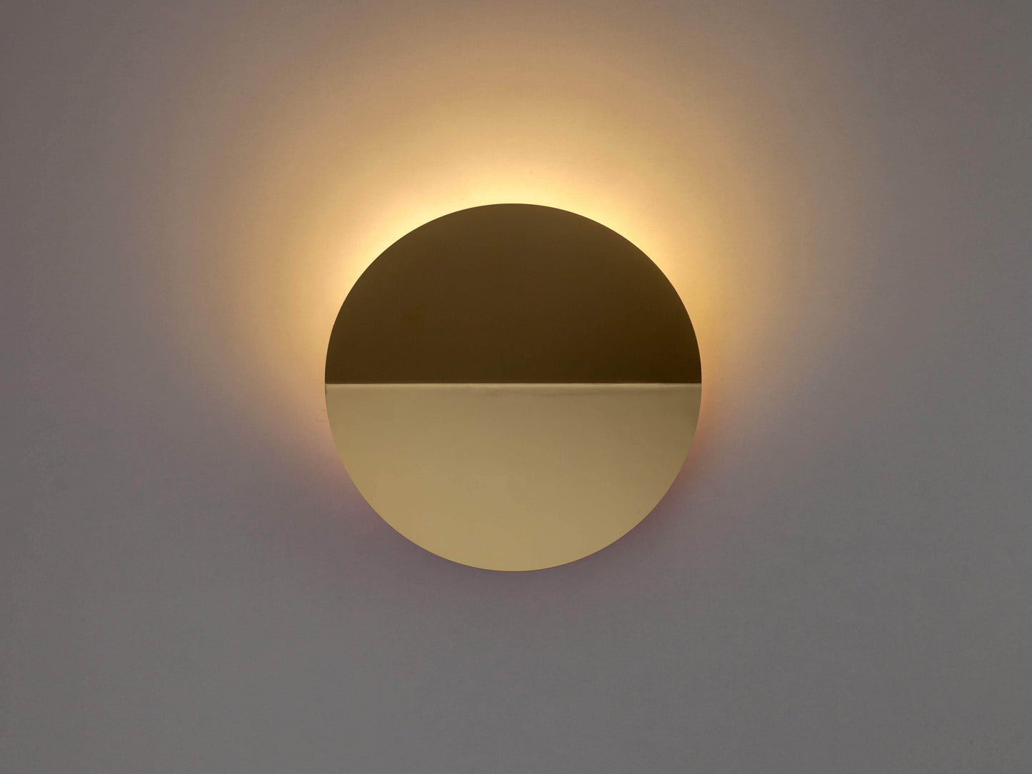 Brass diffuser wall light