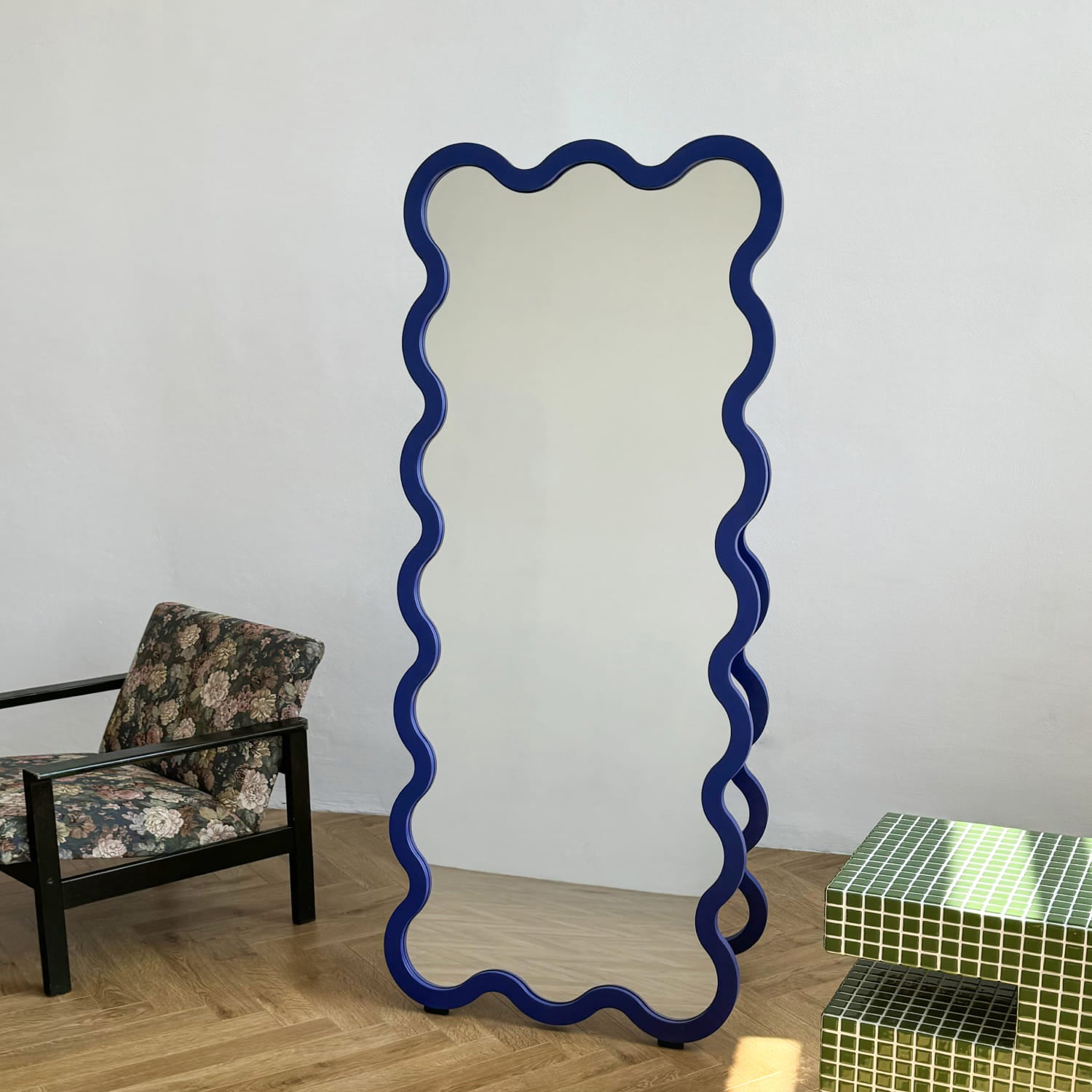 Large Modern Wood Entry Free Standing Wavy Mirror - Hvyli 16