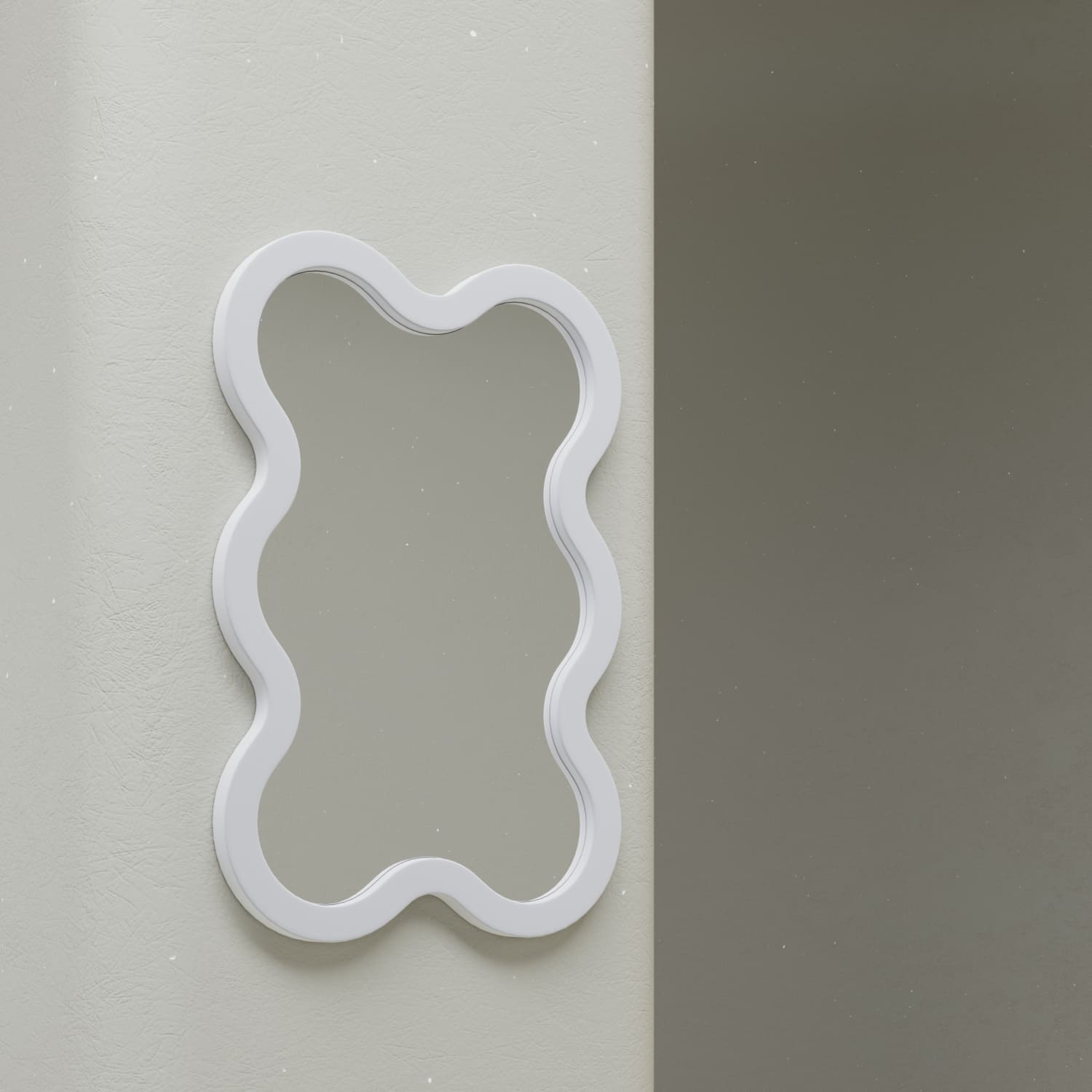 Modern Compact Architectural Wall Mirror - White Hvyli 6