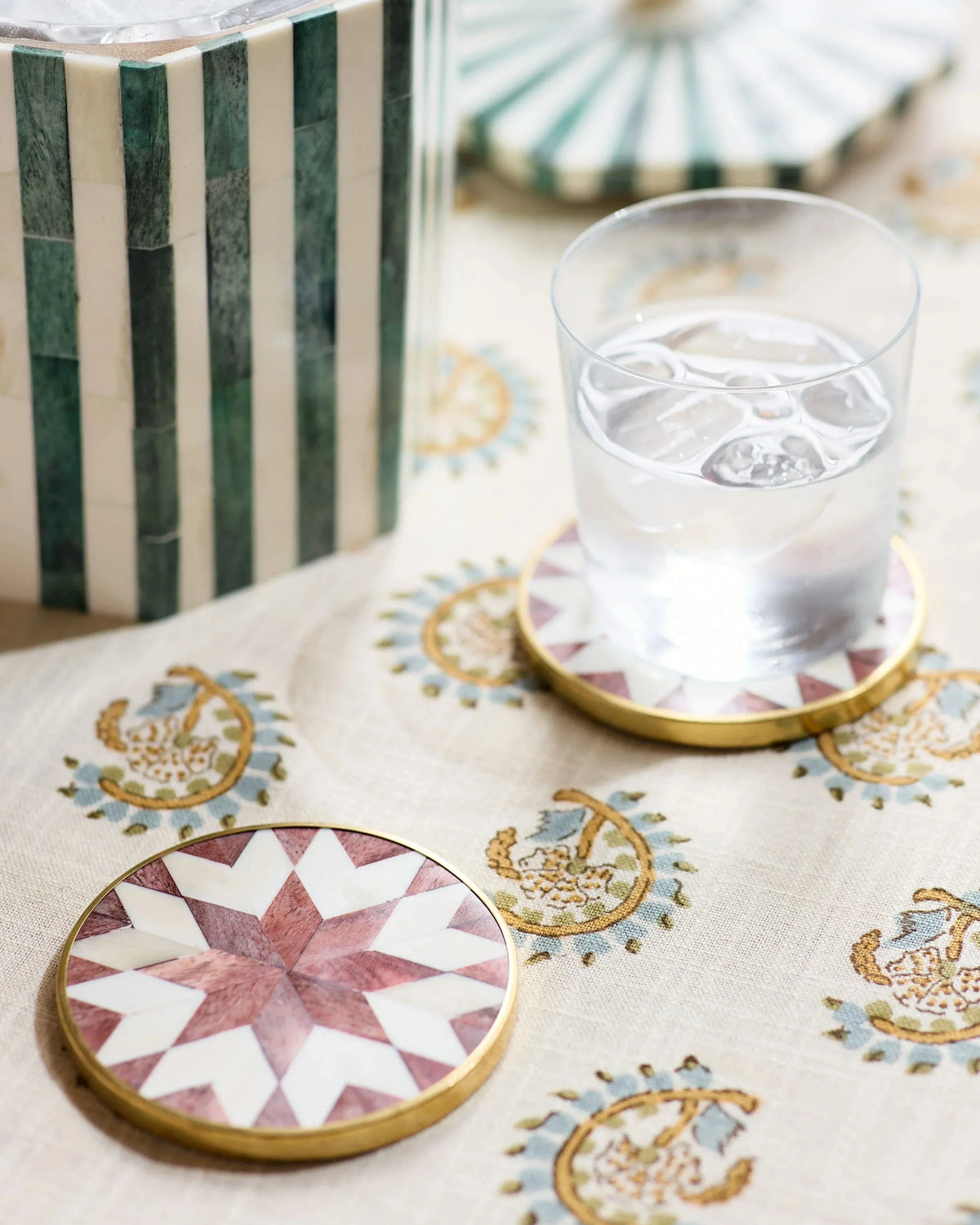 Set of 4 Star Coasters – Chocolate #color_chocolate