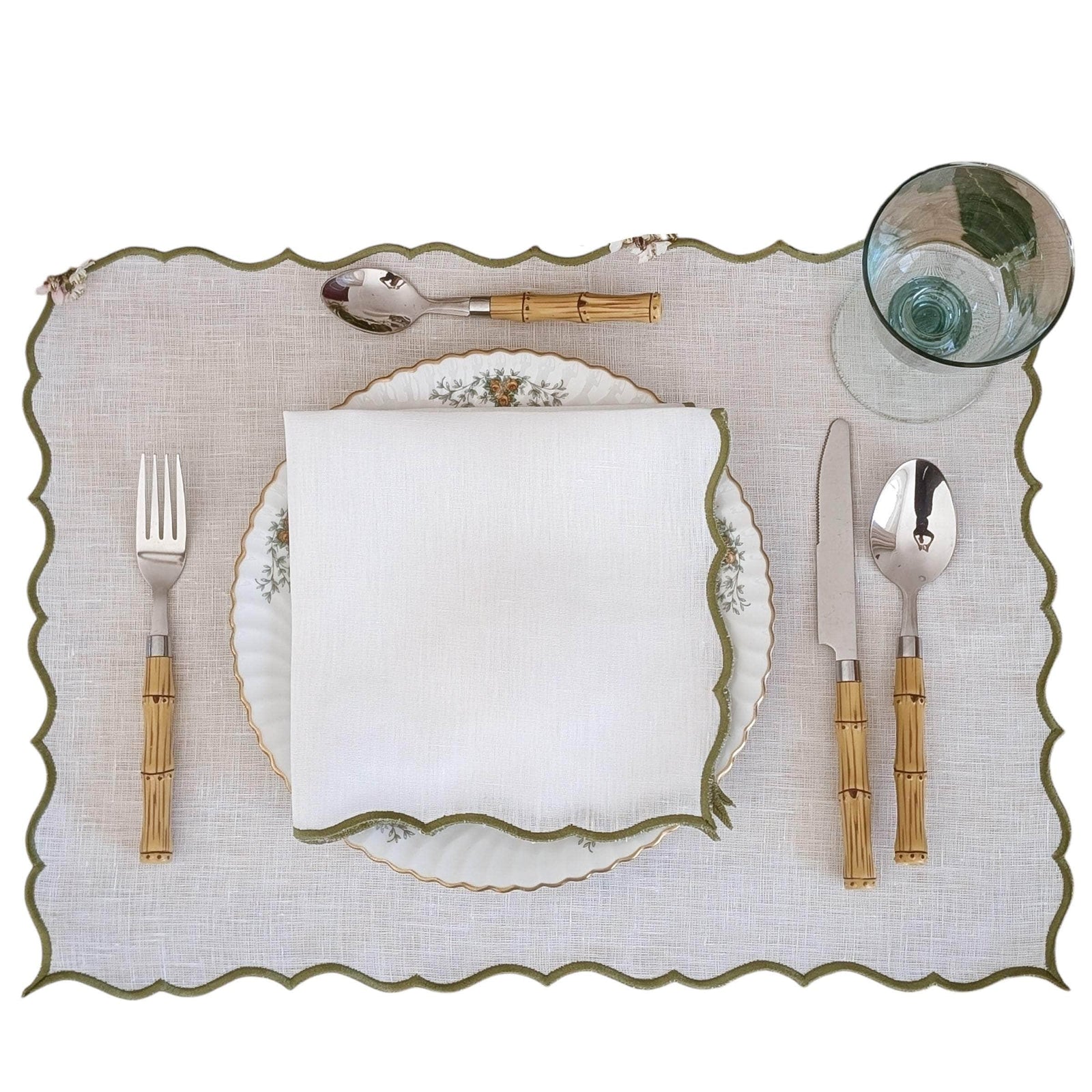 COMO - White and Green Linen Placemat and Napkin Set