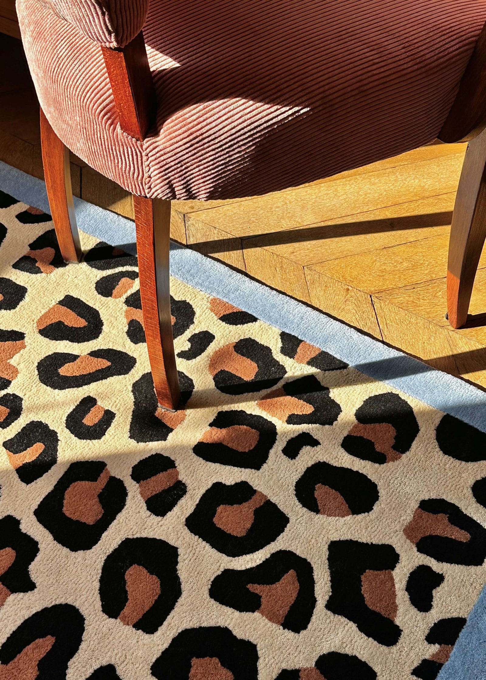 Tapis Laine Tufté Fait Main Artisanal Blue Léopard déco