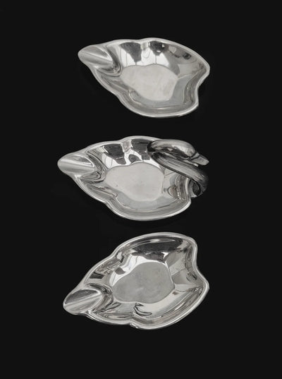 les-objoies-swan-ashtrays-set-5.png