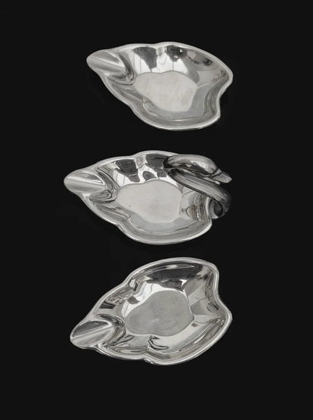 les-objoies-swan-ashtrays-set-5.png