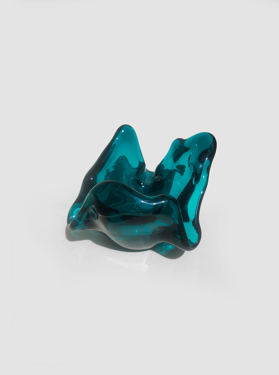 les-objoies-turquoise-ashtray-organic-glass-1.png