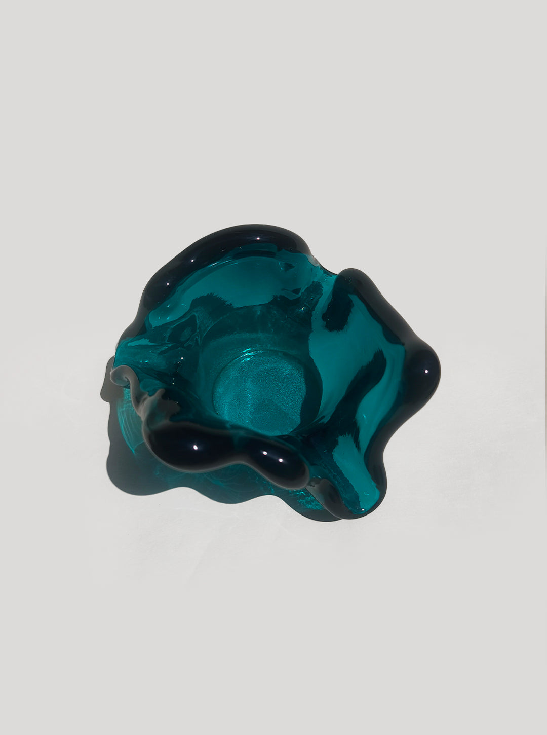 les-objoies-turquoise-ashtray-organic-glass-3.png