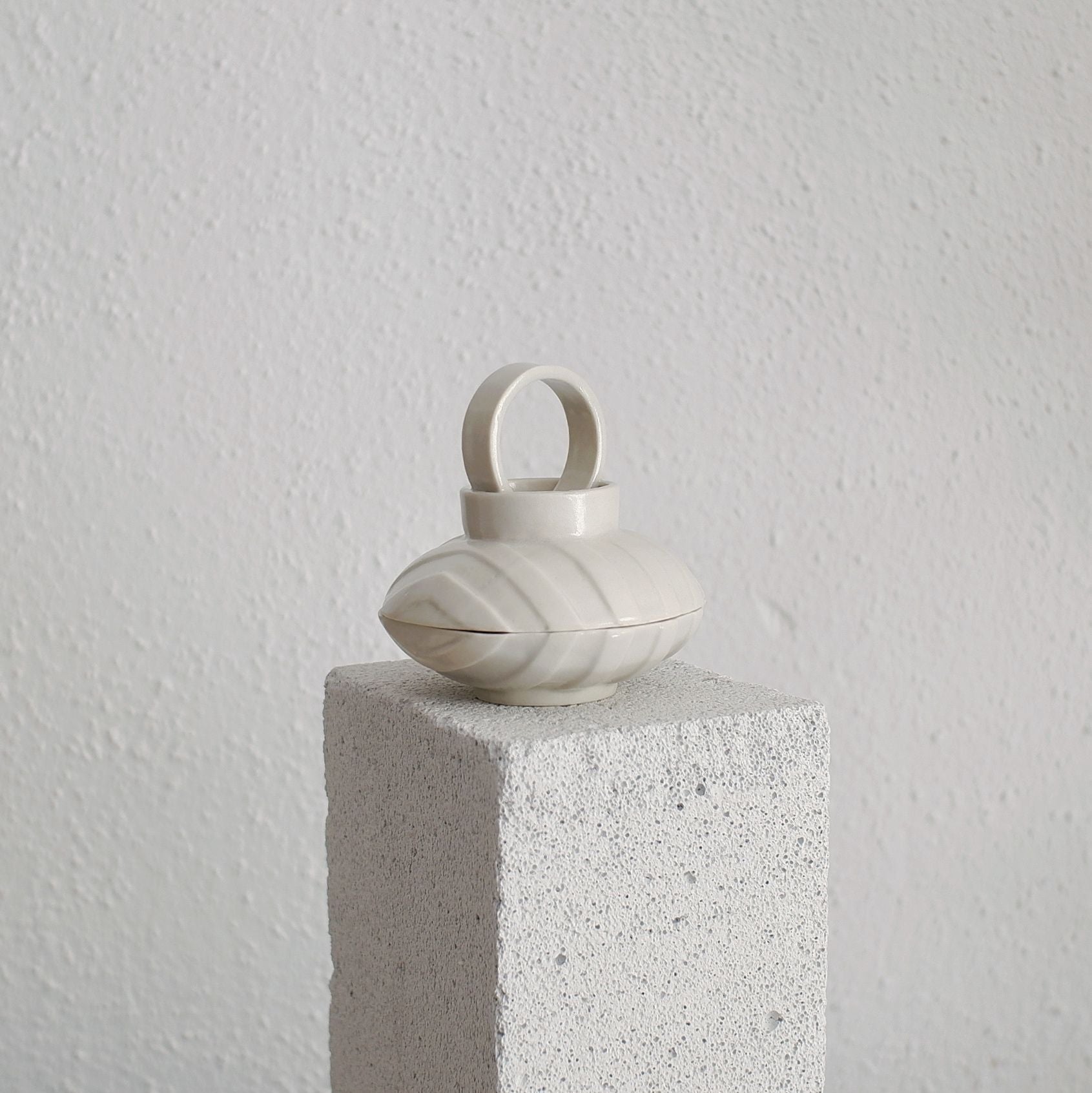 Takara - Porcelain Small Treasure Box