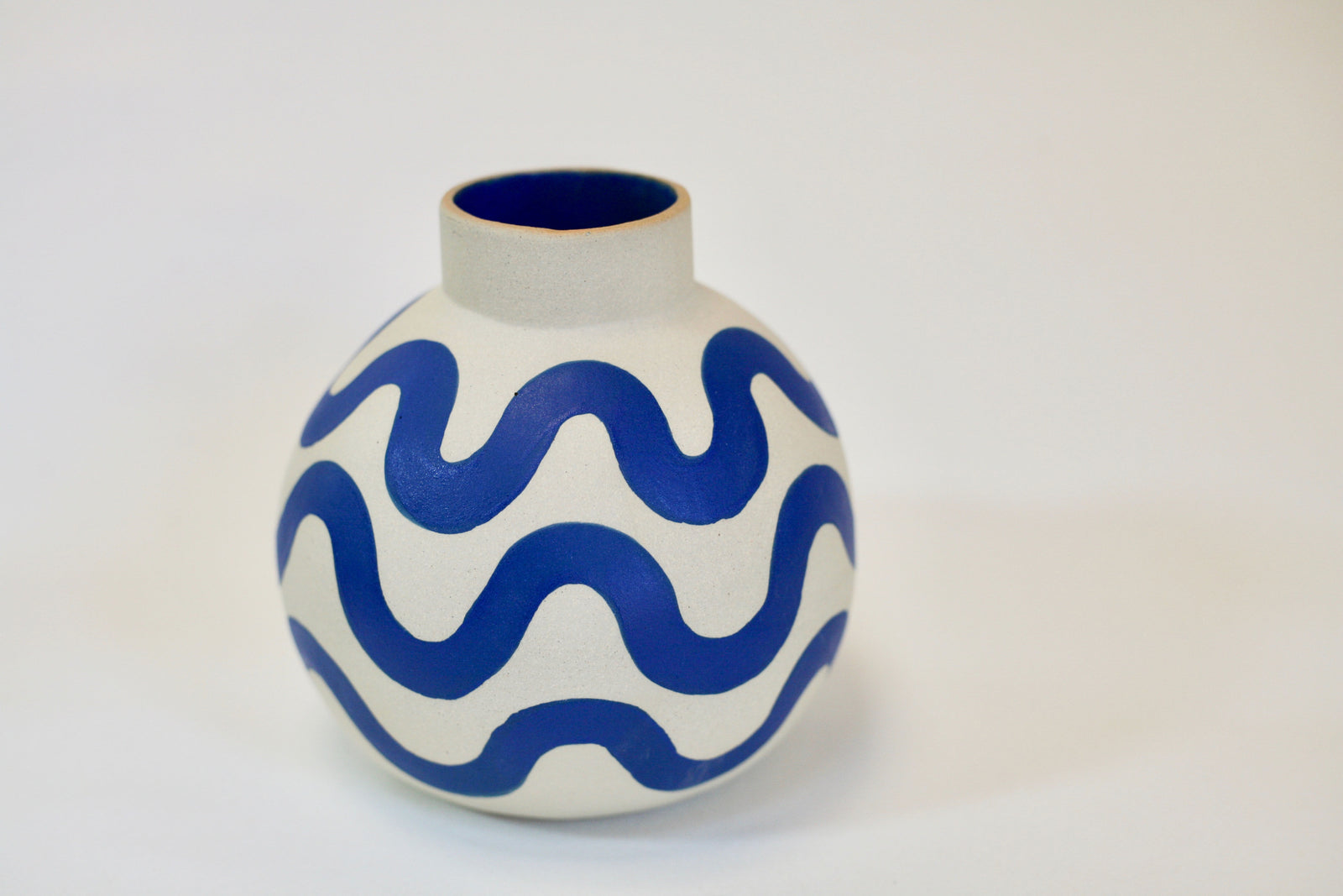 Round Vase in Wave