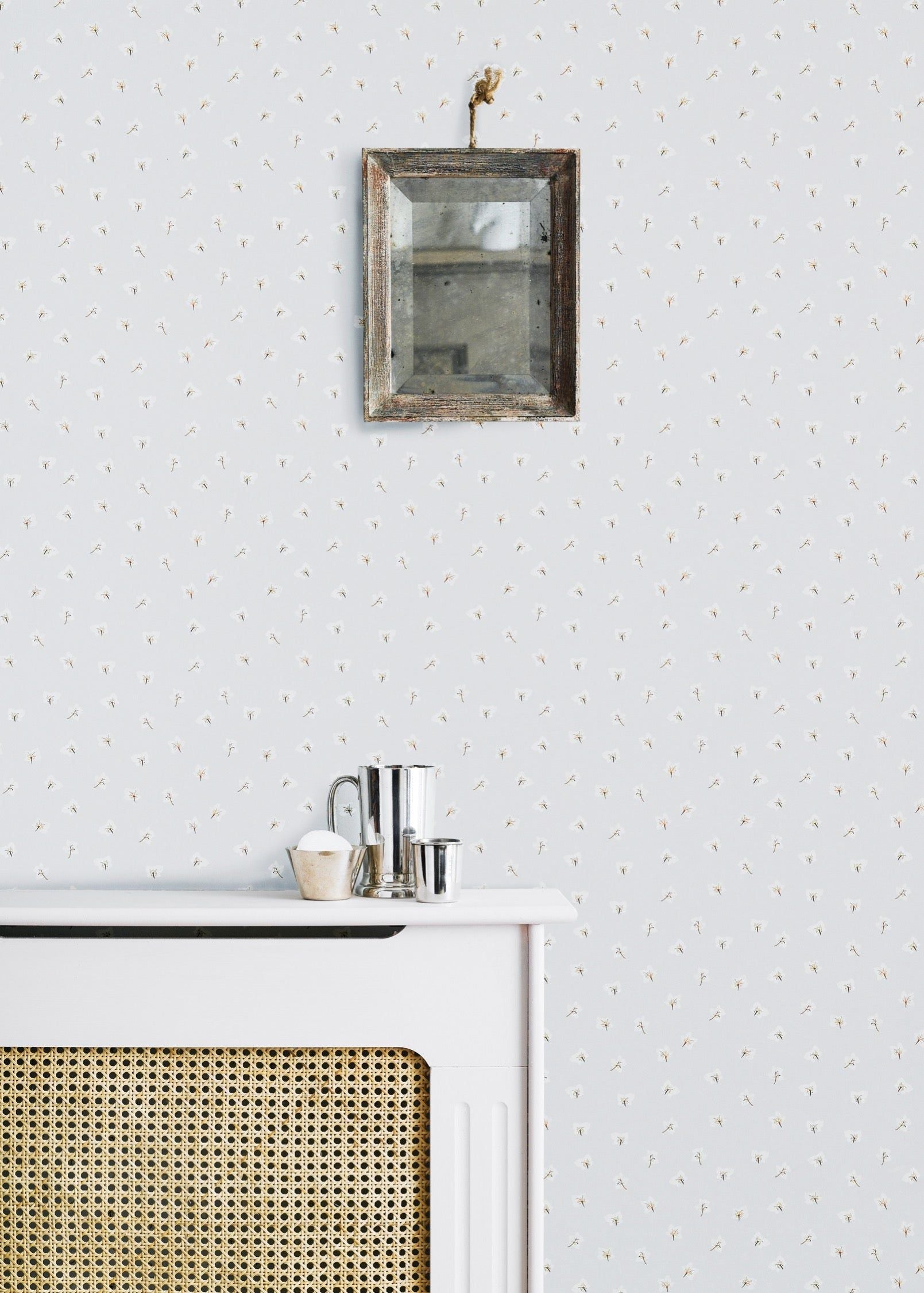 All Year Hellebores Wallpaper – CLASSIC