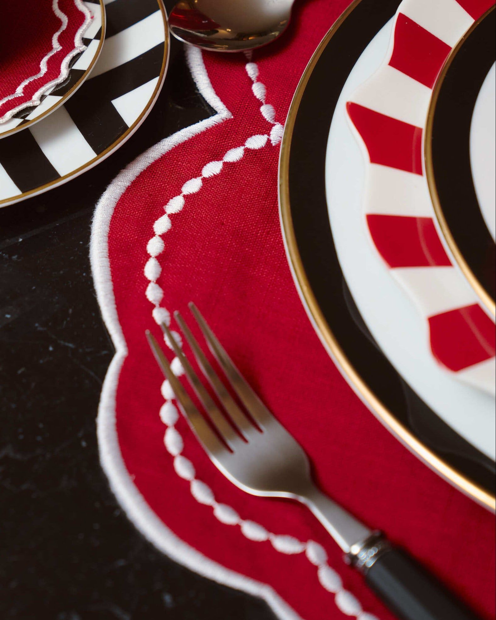 Mimosa Placemat, Red with White