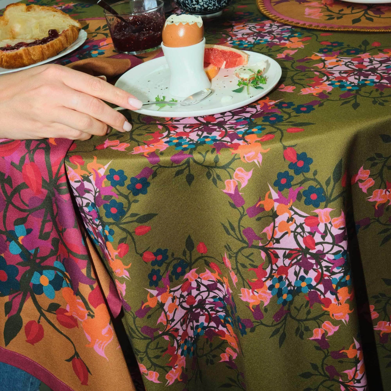 Blumen Green Tablecloth