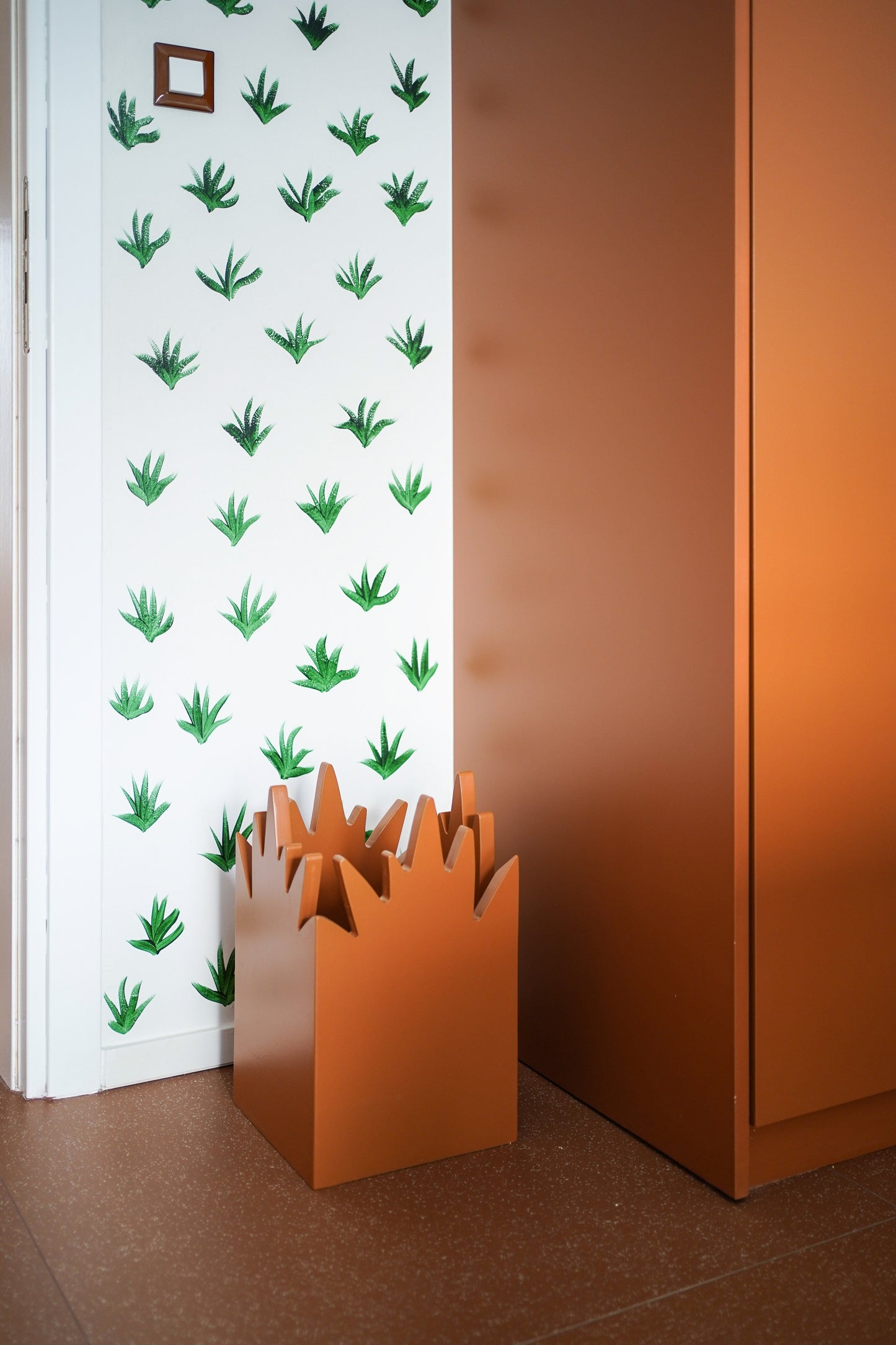 Wooden Plant Shaped Bin - Terracotta