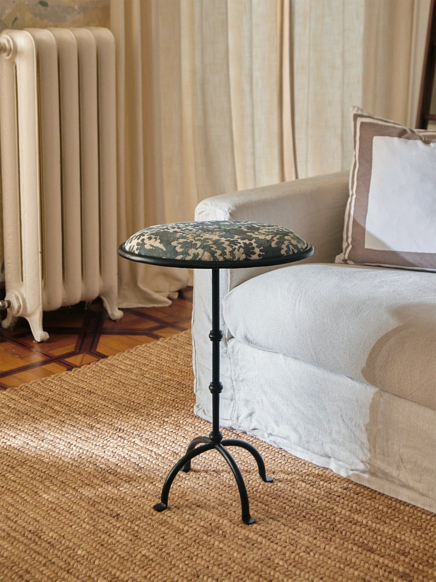 Martini Table Oval