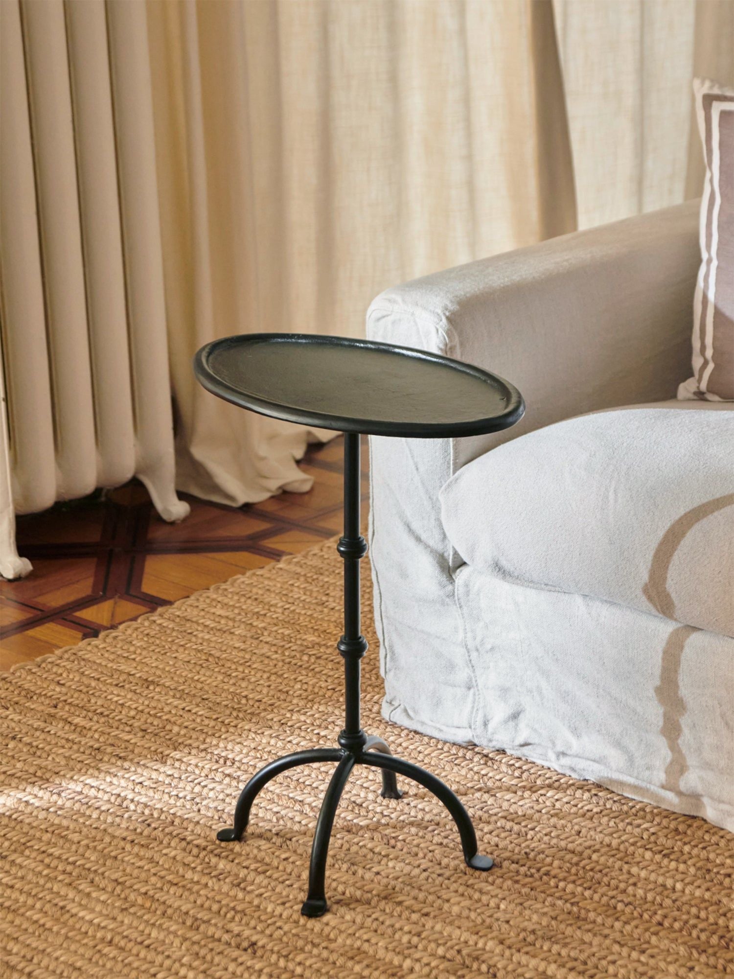Martini Table Oval