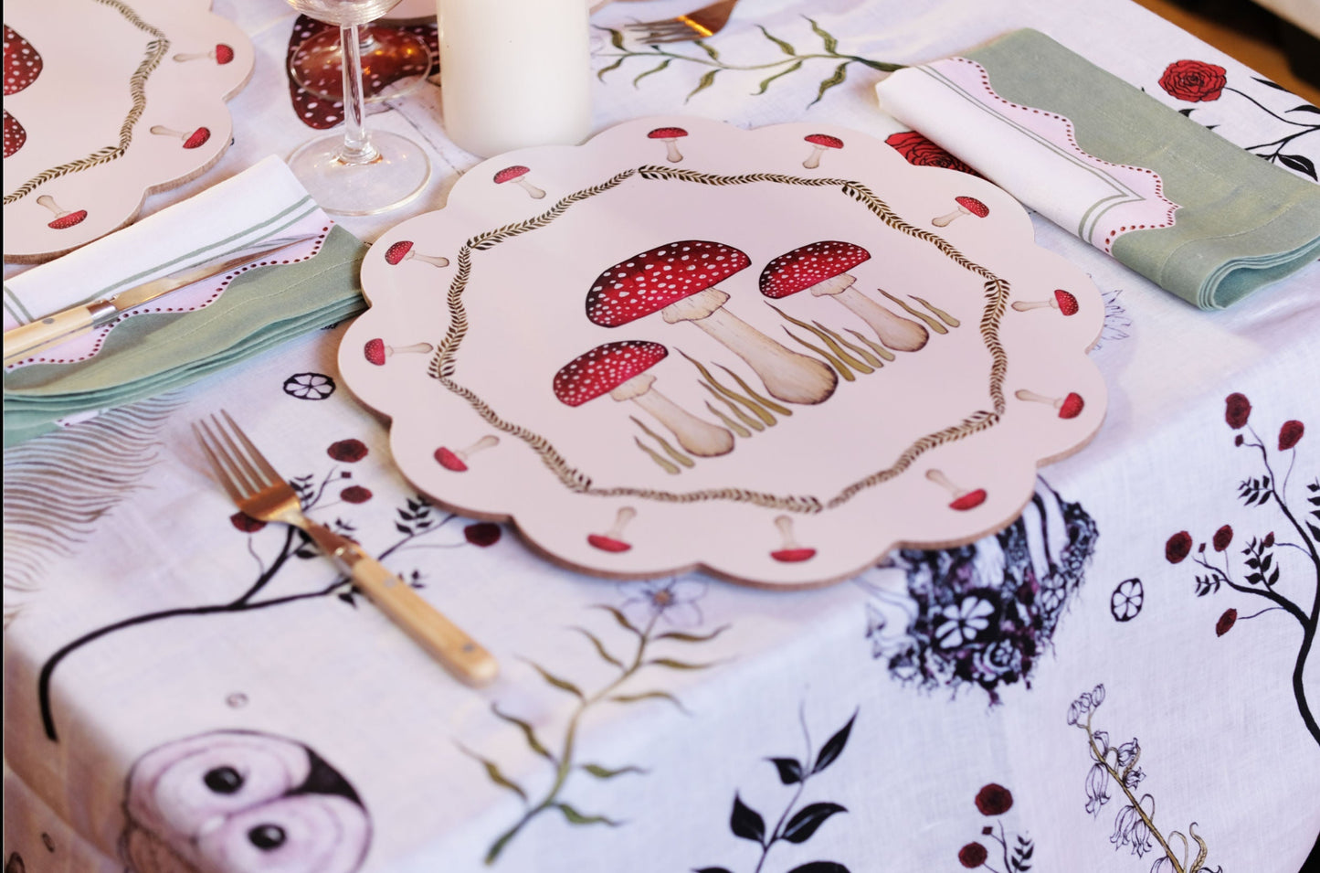 *Green and Pink Scalloped Linen Napkin