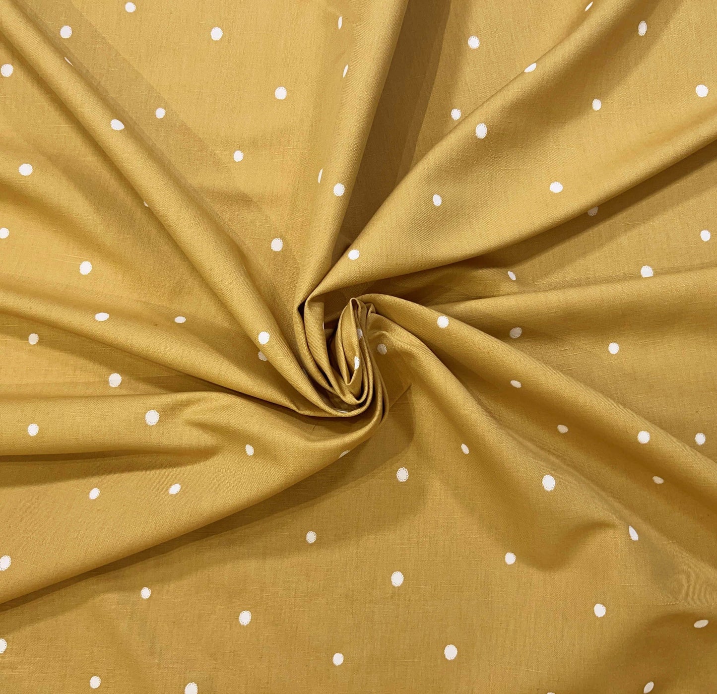 Dolce Daisies Fabric, Cannoli, Sample
