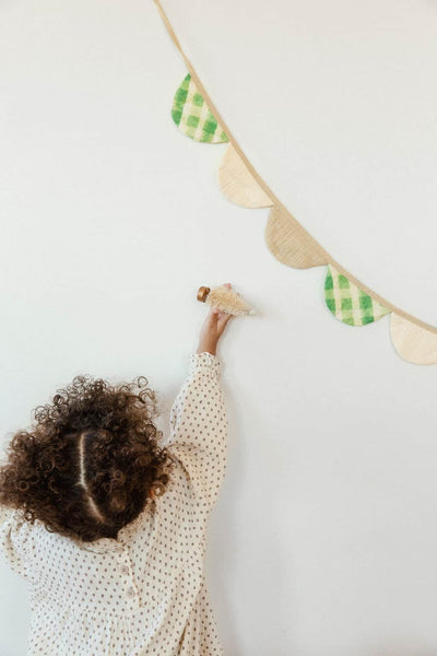 Soft Petal Garland – Bento
