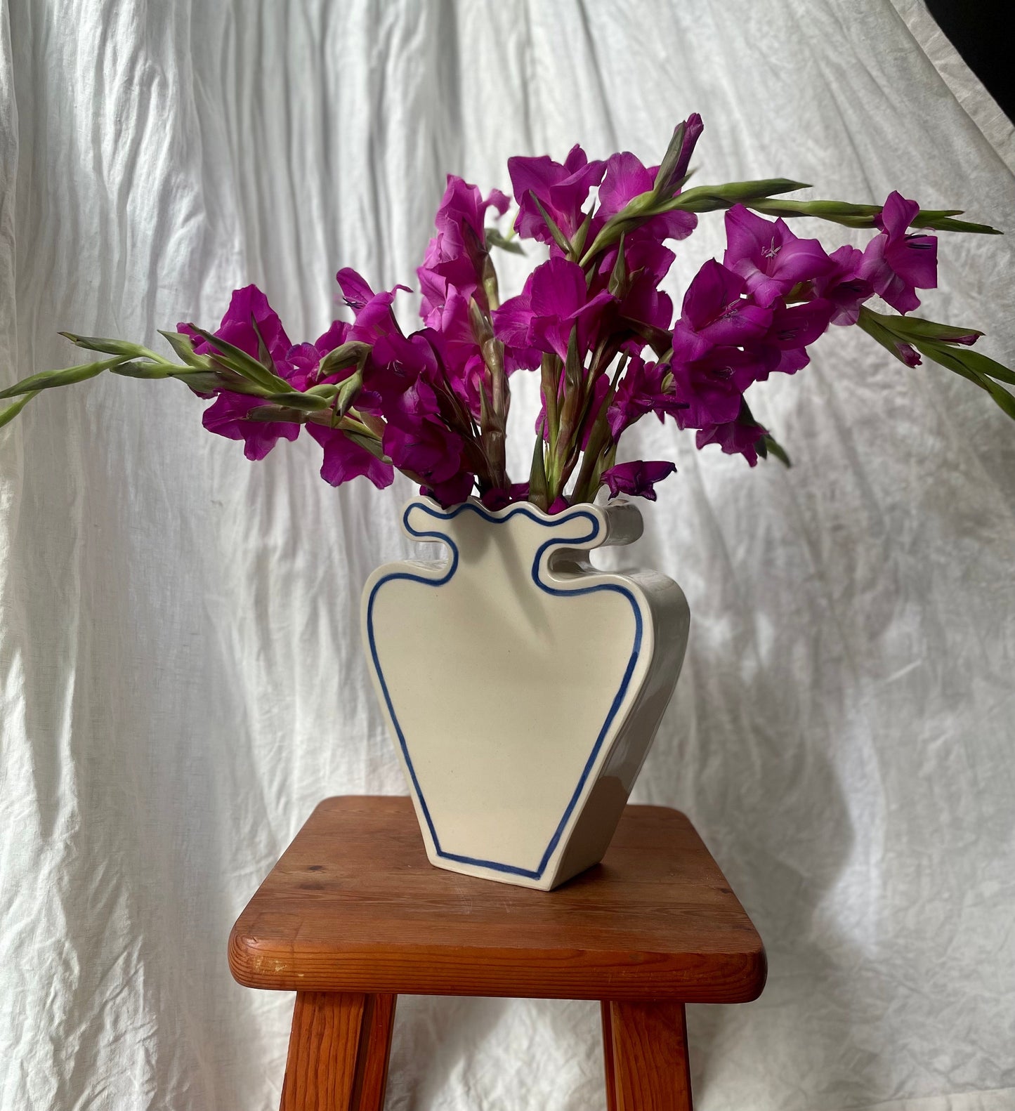 The Outline Vase