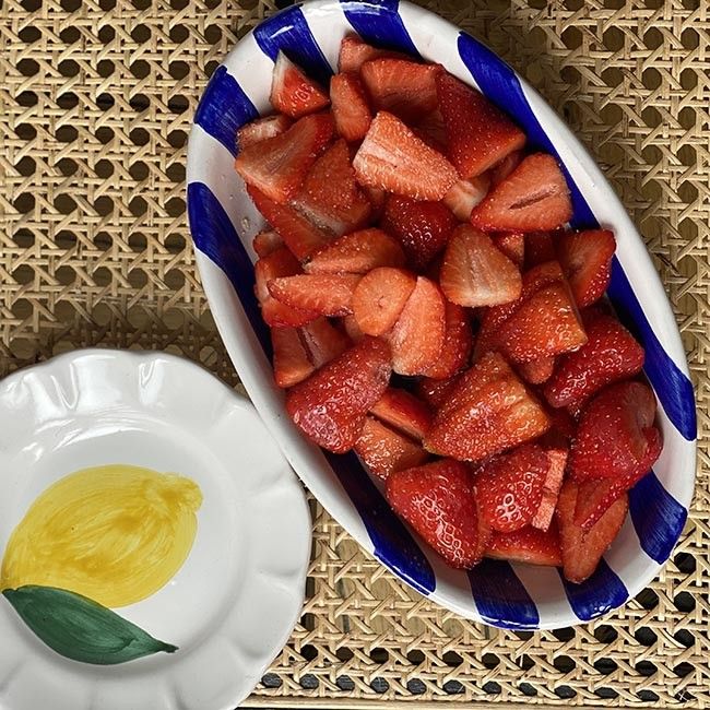 Oval Striped Deep Dish 25 cm – Pink